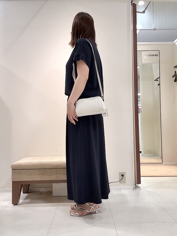 YUIさんの「UNTITLED｜【前後2WAY/はっ水/セットアップ可】リラクシーフレンチスリーブブラウス」を使ったコーディネート