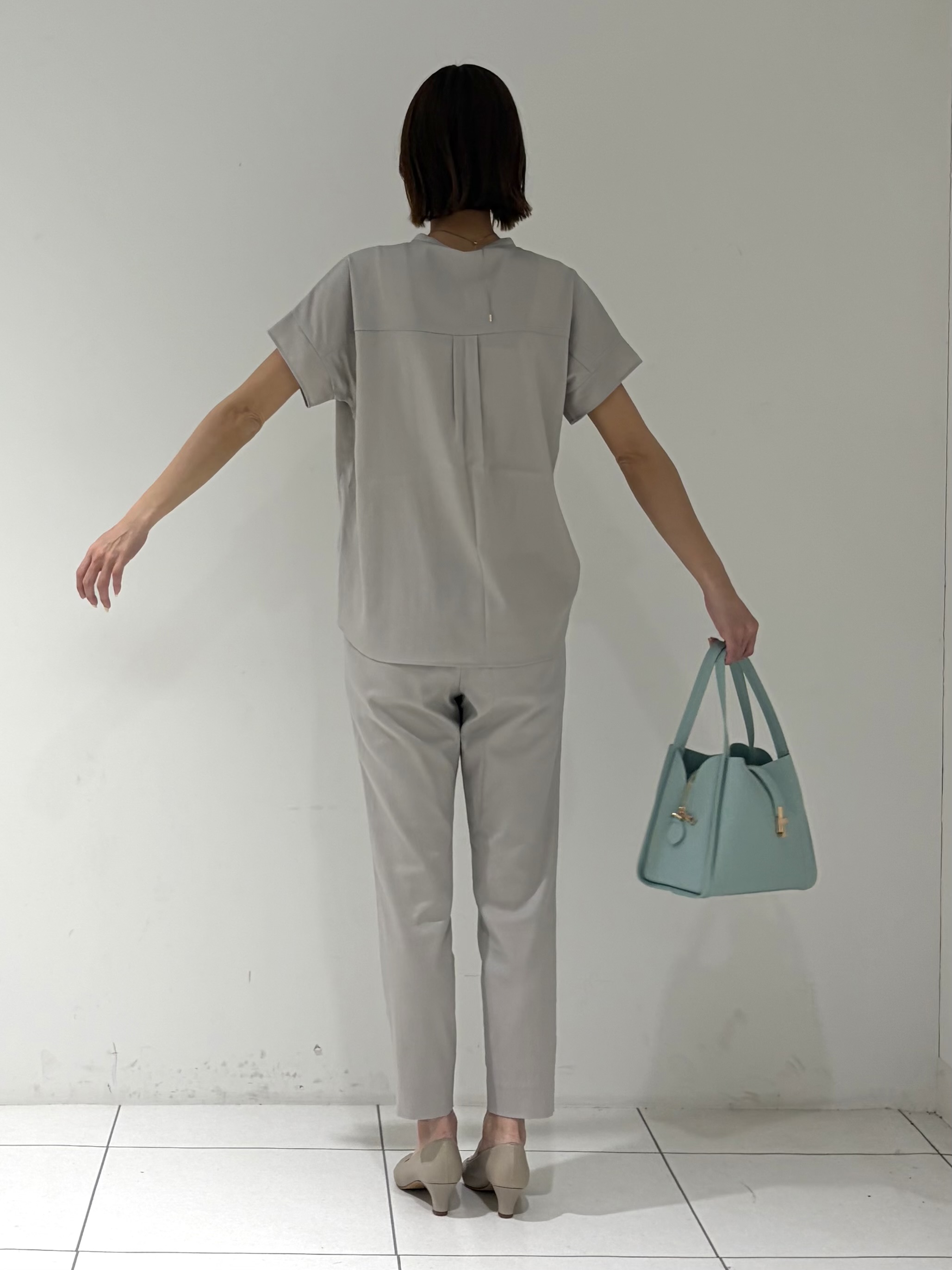 shioriさんの「INDIVI｜【洗える／アンサンブル可能】シアースストライプカーディガン」を使ったコーディネート