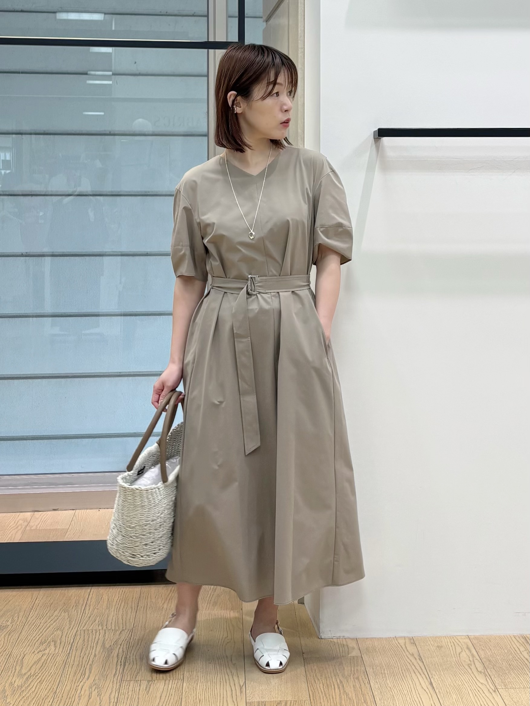 asamiさんの「INDIVI｜【撥水／UVケア／SETUP可能】軽量ベルト付きAラインワンピース」を使ったコーディネート