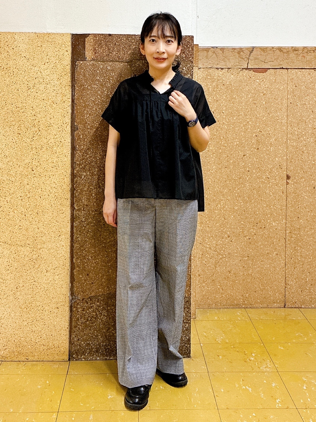 hattoriさんの「INDIVI｜【洗える／軽やか】フリル衿ギャザーブラウス」を使ったコーディネート