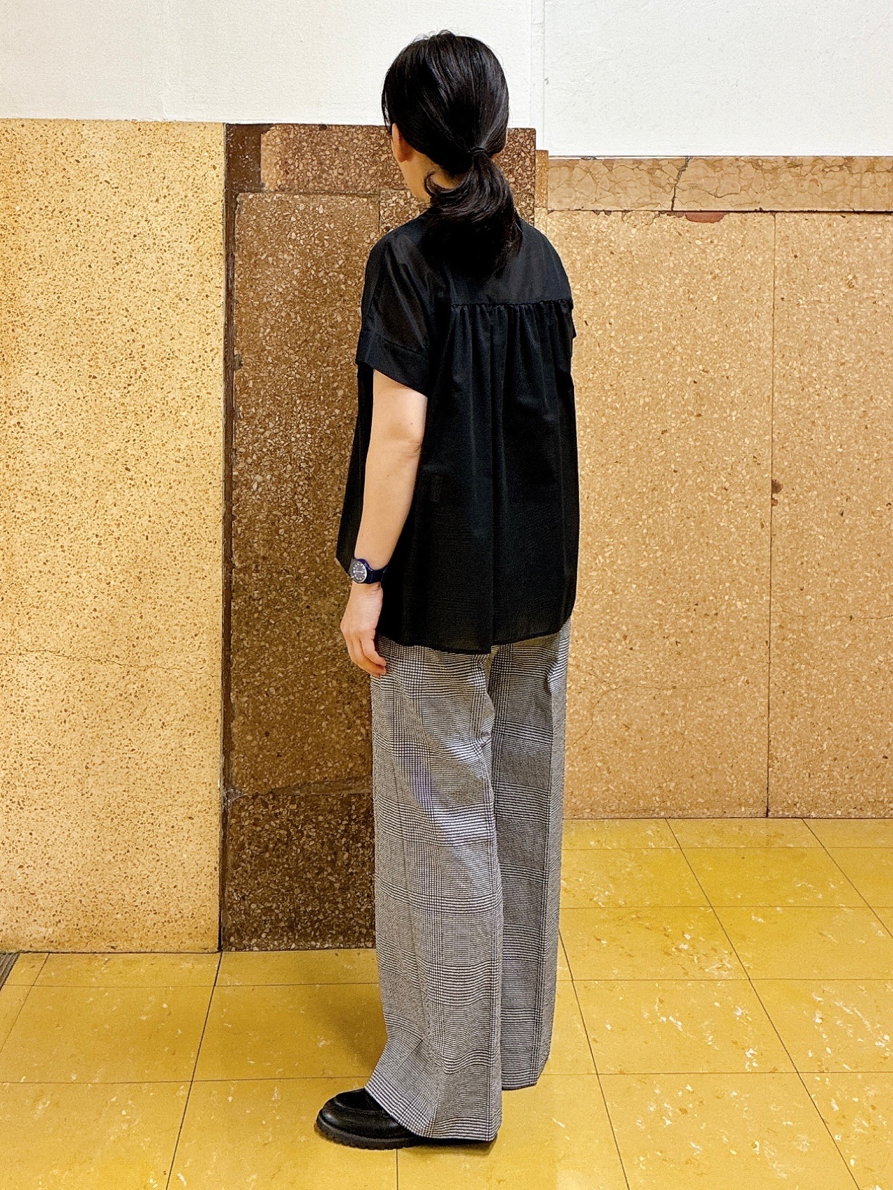 hattoriさんの「INDIVI｜【洗える／軽やか】フリル衿ギャザーブラウス」を使ったコーディネート