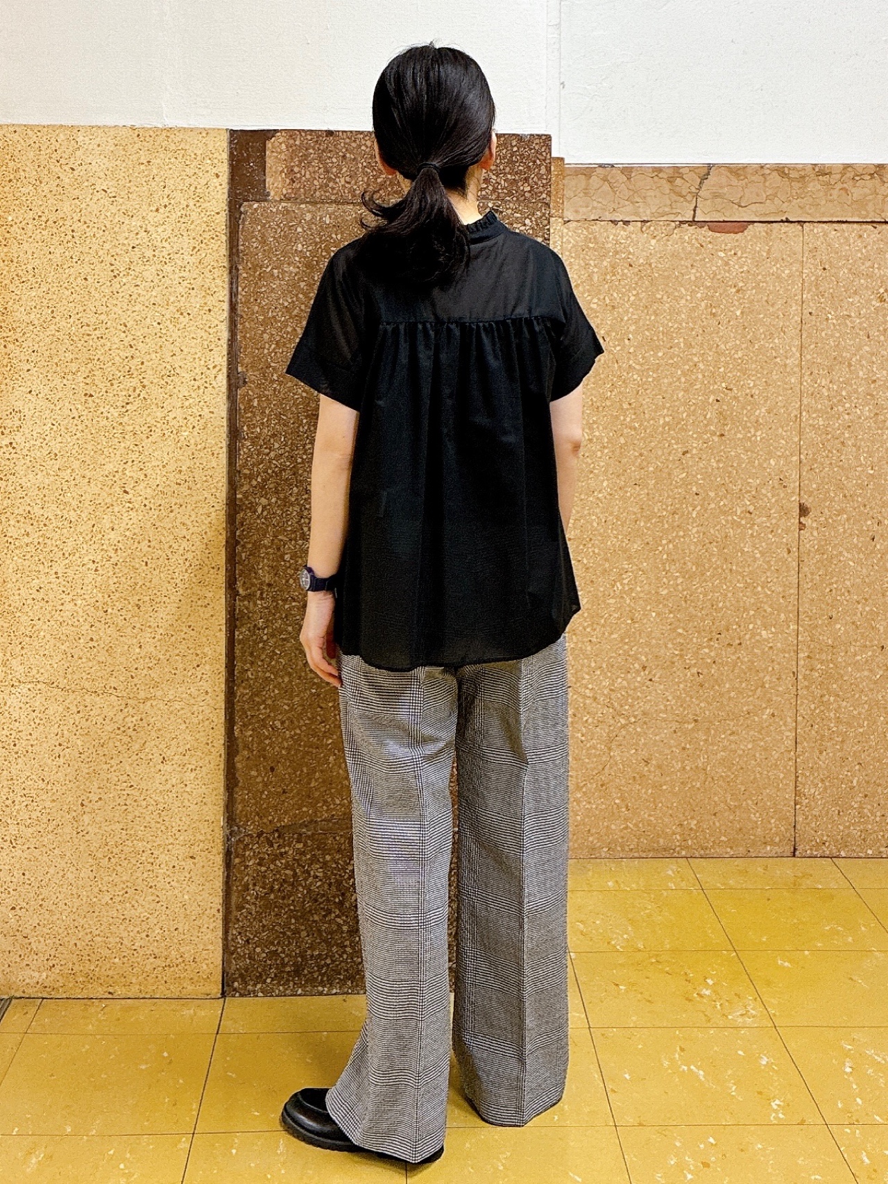 hattoriさんの「INDIVI｜【洗える／軽やか】フリル衿ギャザーブラウス」を使ったコーディネート