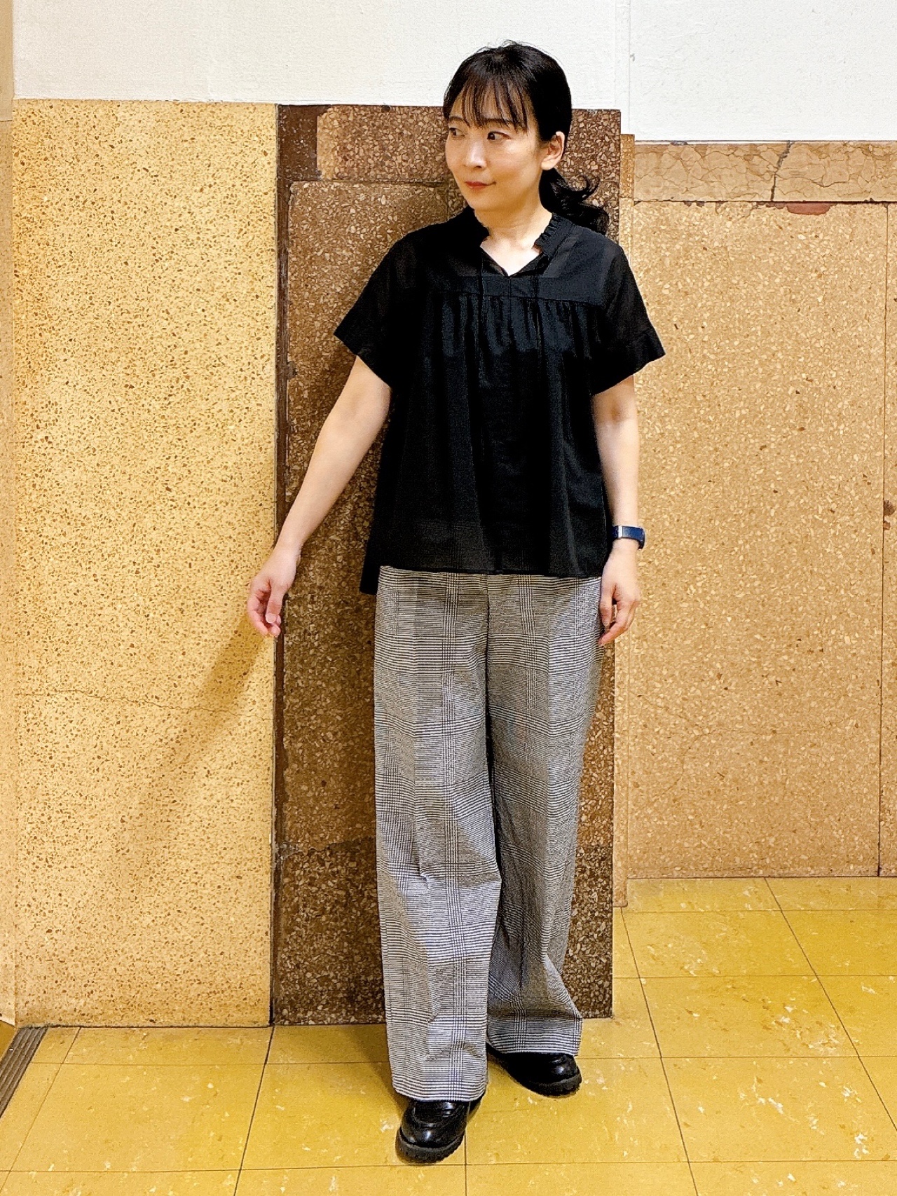 hattoriさんの「INDIVI｜【洗える／軽やか】フリル衿ギャザーブラウス」を使ったコーディネート