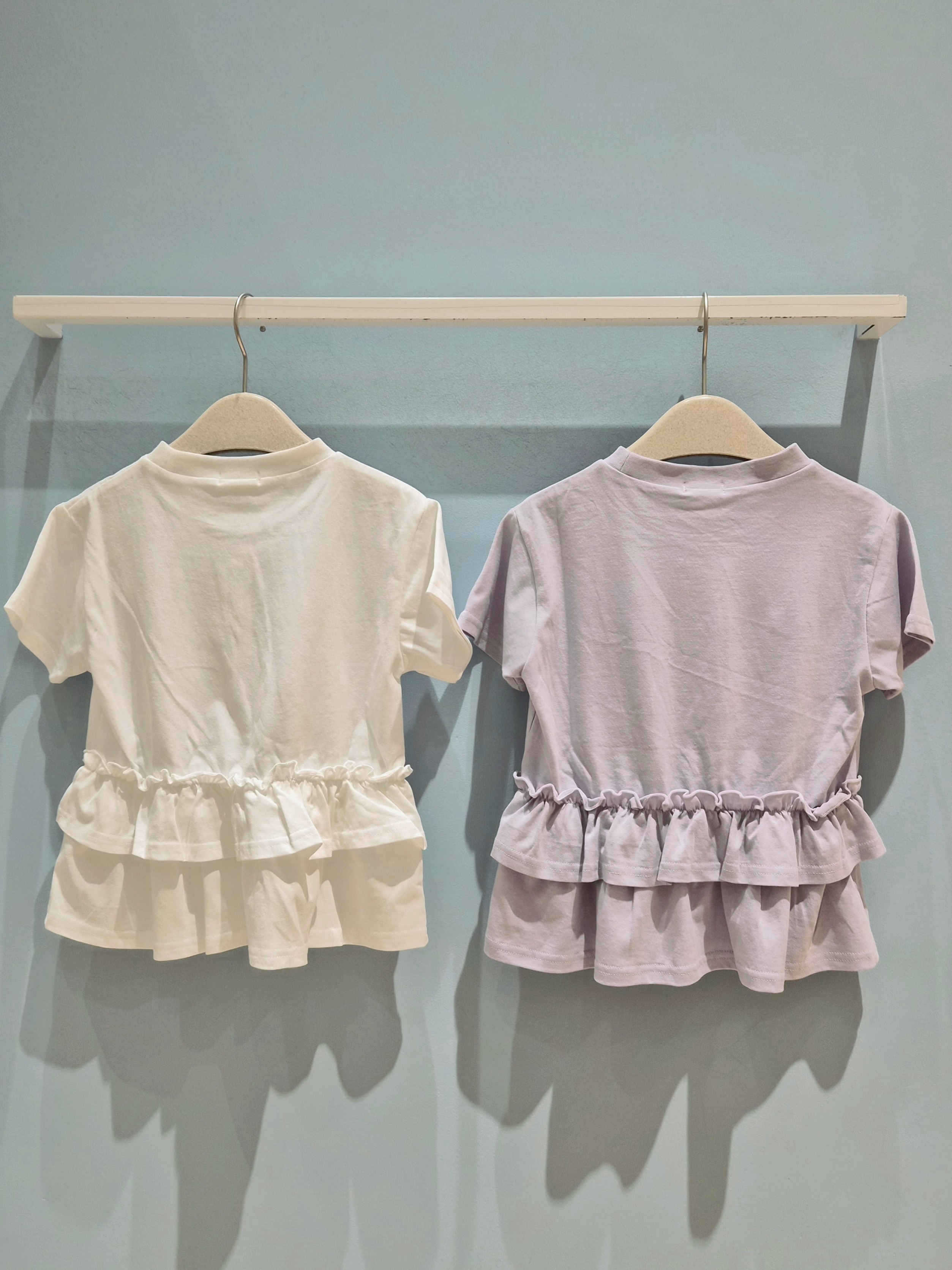 harumiruさんの「SHOO･LA･RUE｜【100-150cm】裾フリルハート刺繍Tシャツ」を使ったコーディネート