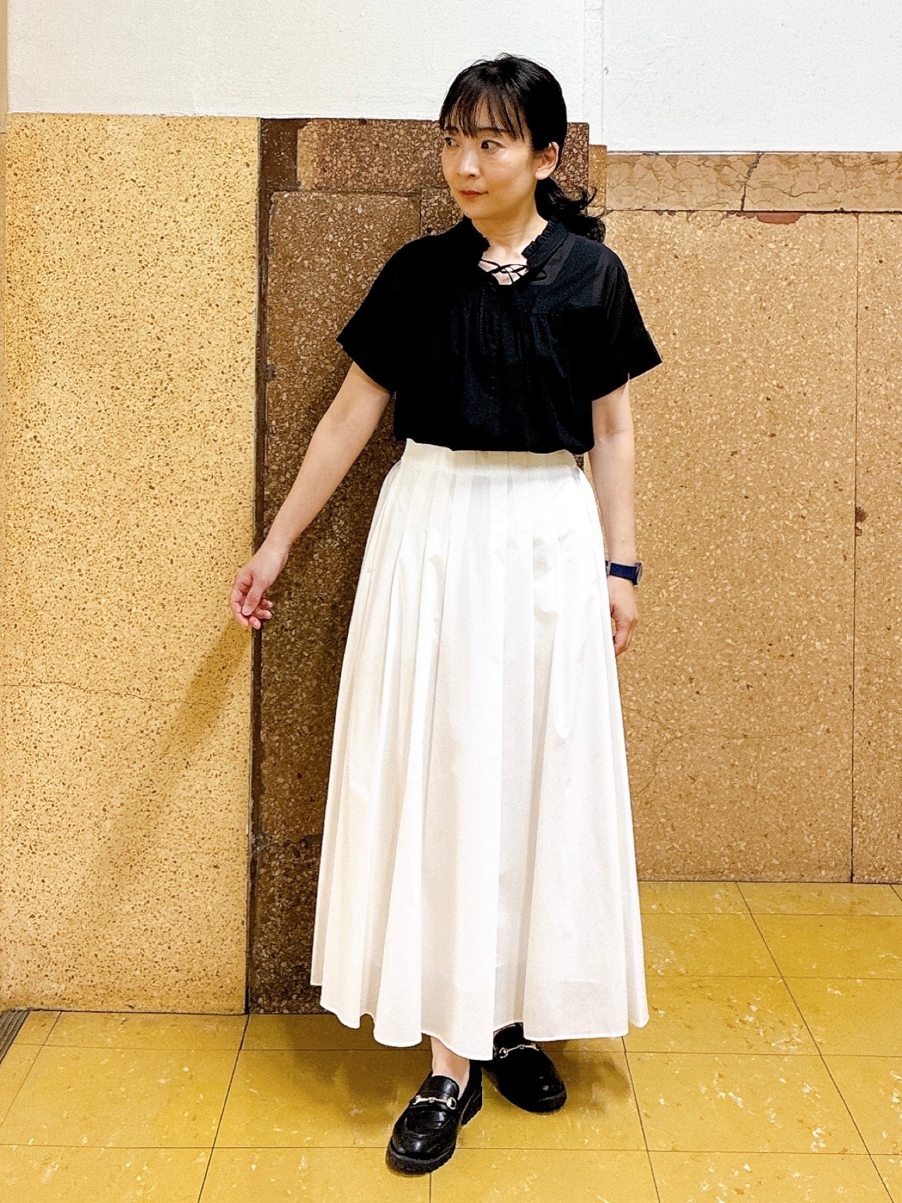 hattoriさんの「INDIVI｜【洗える／軽やか】フリル衿ギャザーブラウス」を使ったコーディネート