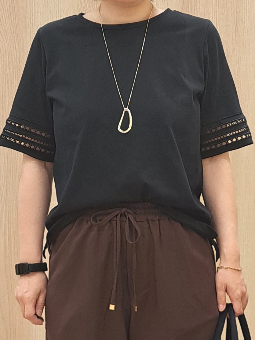 ふるさんの「grove｜【二の腕カバー/UV・ひんやり】袖口透かし刺繍Tシャツ」を使ったコーディネート