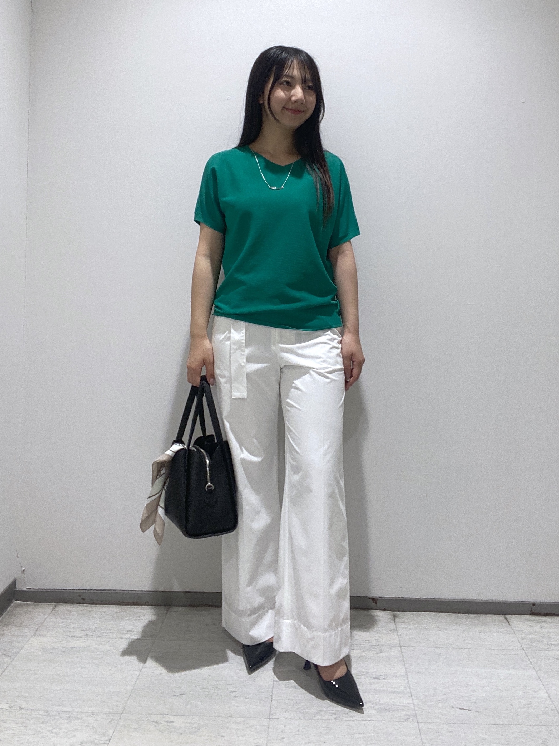 meiさんの「INDIVI｜【撥水／UVケア／SETUP可能】軽量ベルト付ワイドストレートパンツ」を使ったコーディネート