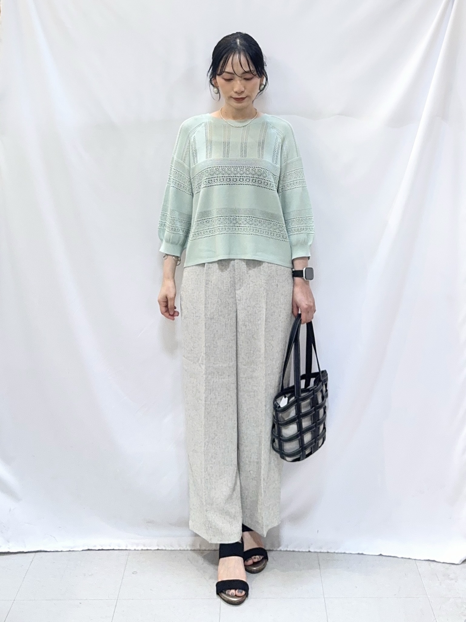 𝐇𝐢𝐫𝐨𝐦𝐢さんの「SHOO･LA･RUE｜【洗濯機可/S-LL】軽やかきれい見え 透かし柄ニット」を使ったコーディネート