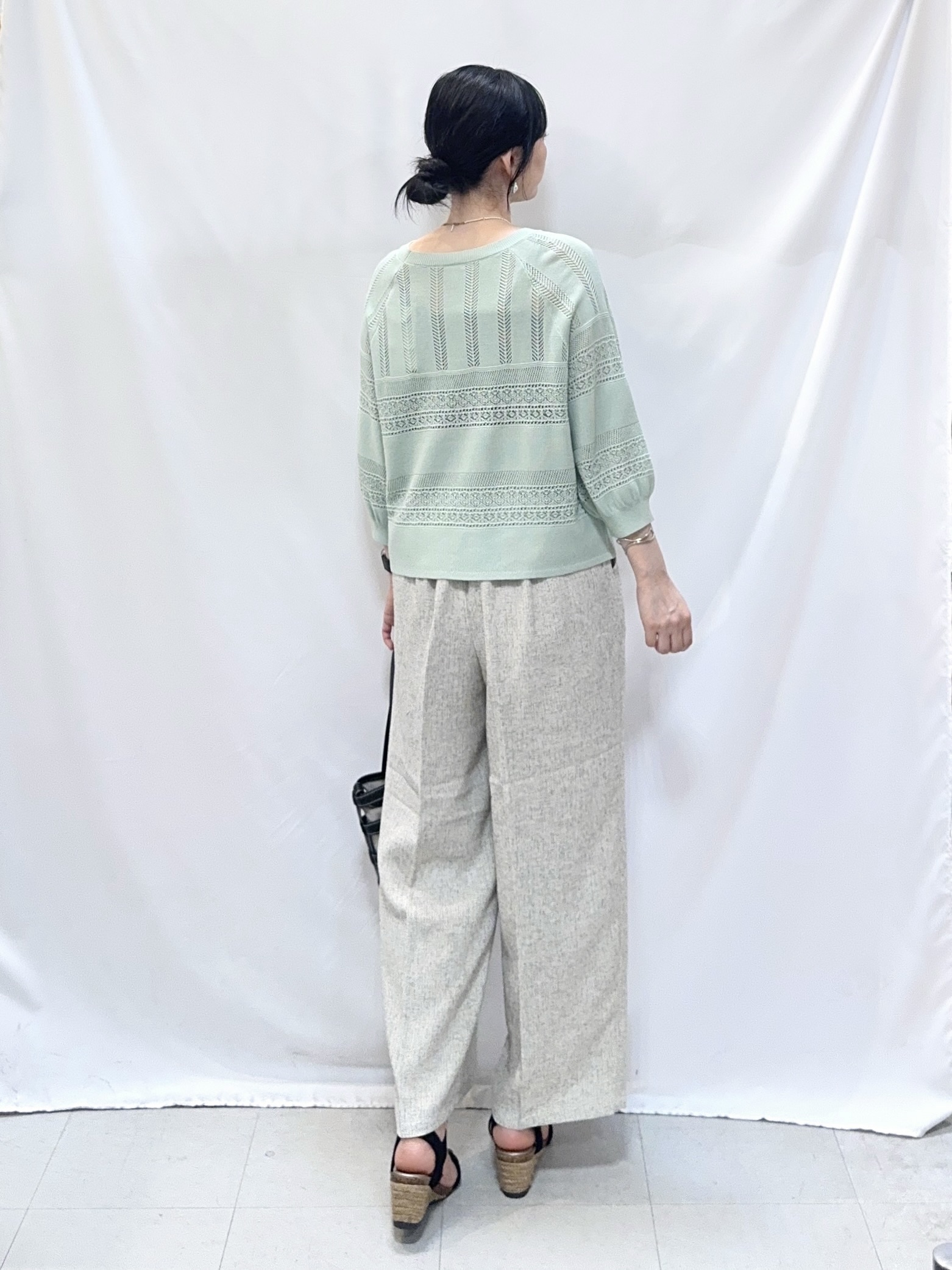 𝐇𝐢𝐫𝐨𝐦𝐢さんの「SHOO･LA･RUE｜【洗濯機可/S-LL】軽やかきれい見え 透かし柄ニット」を使ったコーディネート