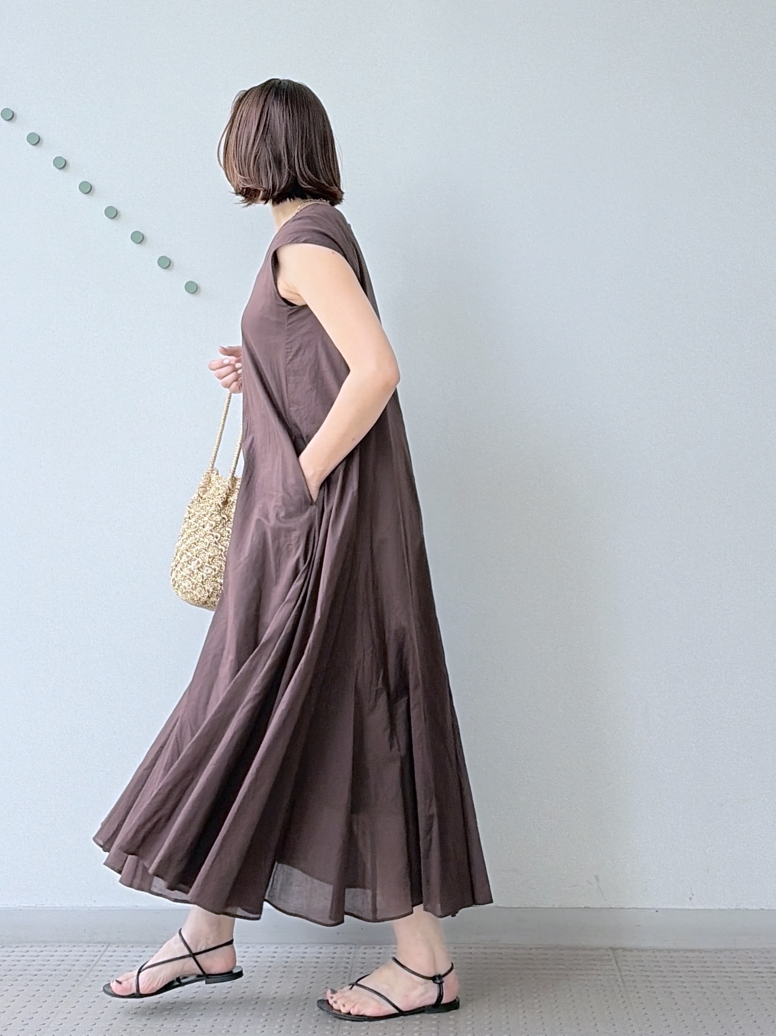 yoshikadoさんの「DRESSTERIOR｜【きれいめ/ウォッシャブル】コットンローンフレンチスリーブワンピ」を使ったコーディネート