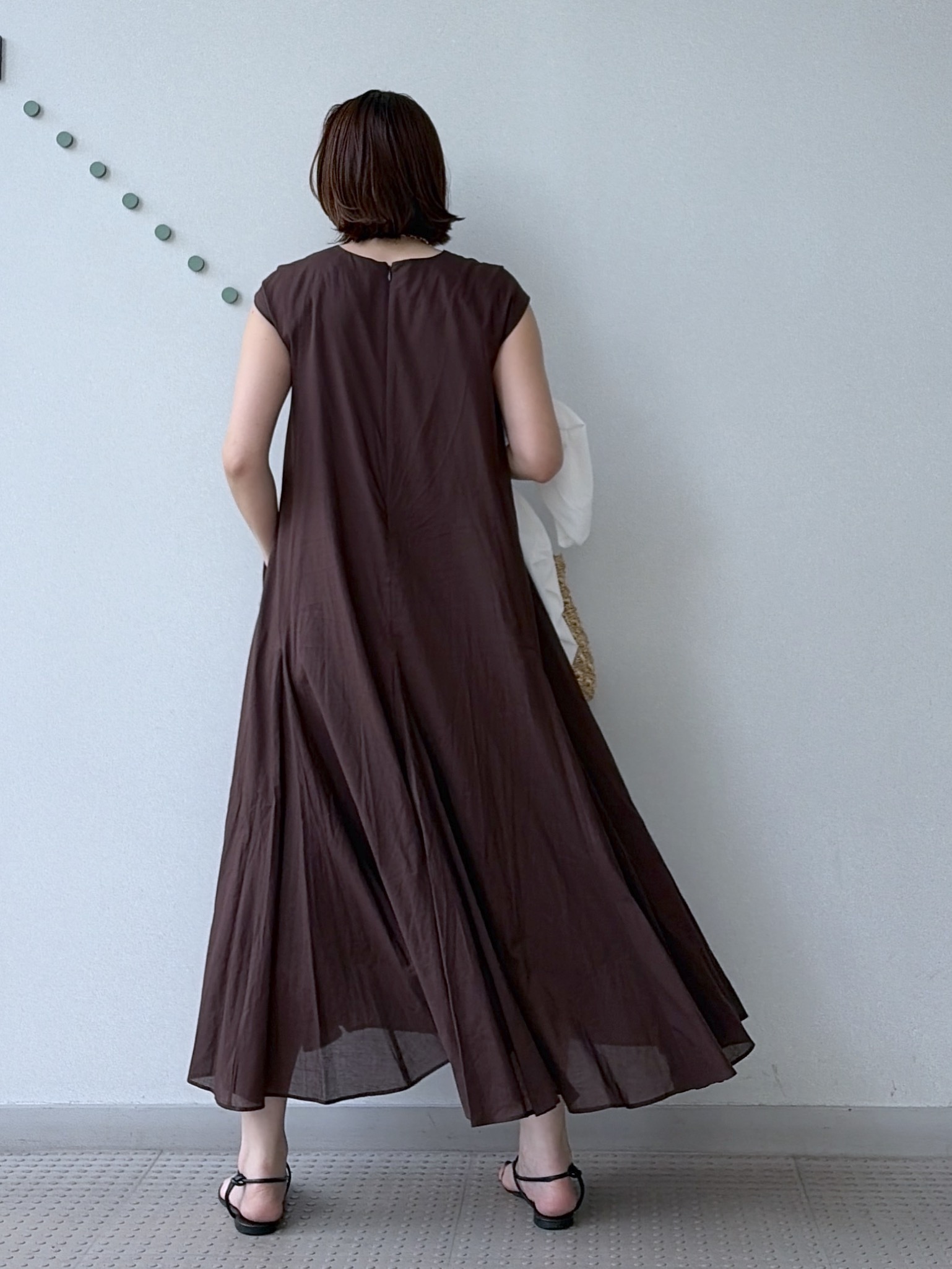 yoshikadoさんの「DRESSTERIOR｜【きれいめ/ウォッシャブル】コットンローンフレンチスリーブワンピ」を使ったコーディネート