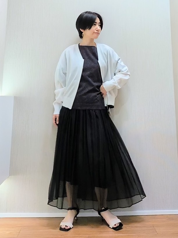 ミズタさんの「UNTITLED｜【アンサンブル可/日除け・冷房対策】シアーレーヨンZIPカーディガン」を使ったコーディネート
