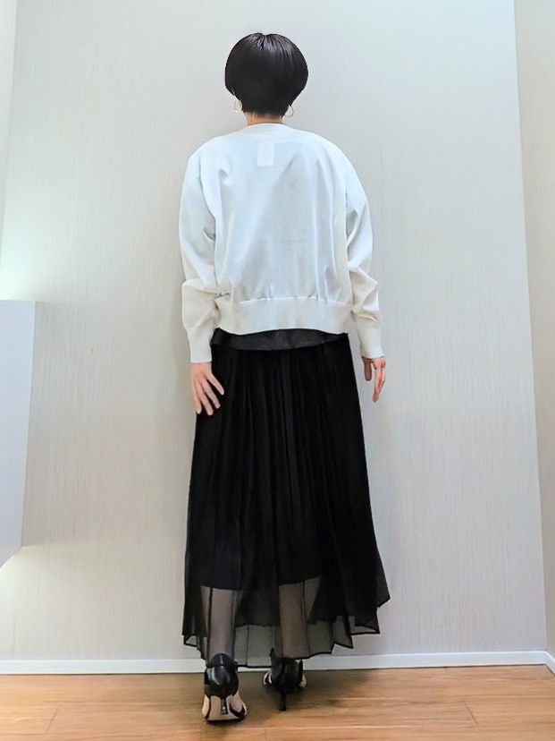 ミズタさんの「UNTITLED｜【アンサンブル可/日除け・冷房対策】シアーレーヨンZIPカーディガン」を使ったコーディネート