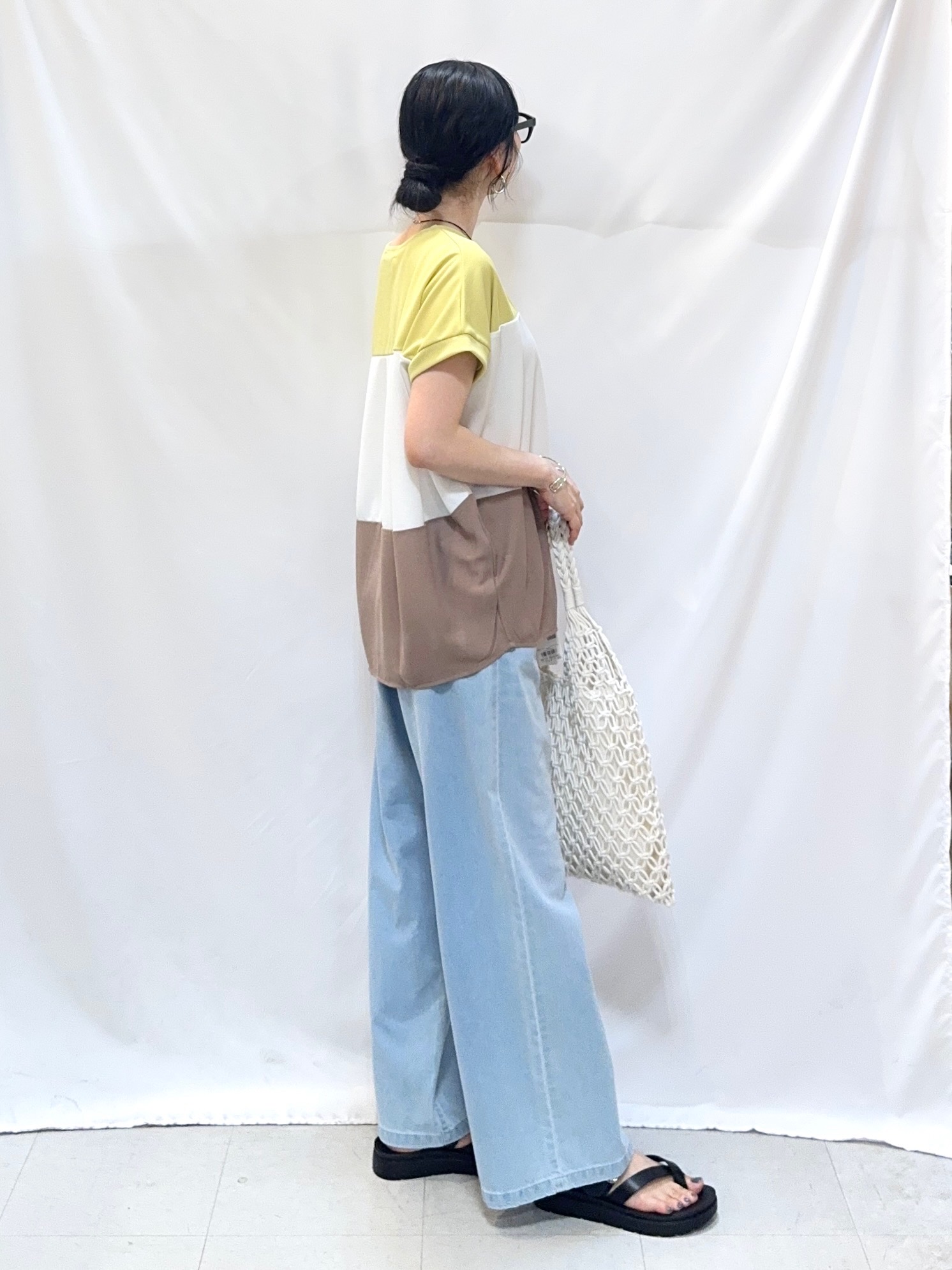 𝐇𝐢𝐫𝐨𝐦𝐢さんの「SHOO･LA･RUE｜【S-LL/洗濯機可/体型カバー】1枚で主役になる 3段切替 ドルマンＴシャツ」を使ったコーディネート