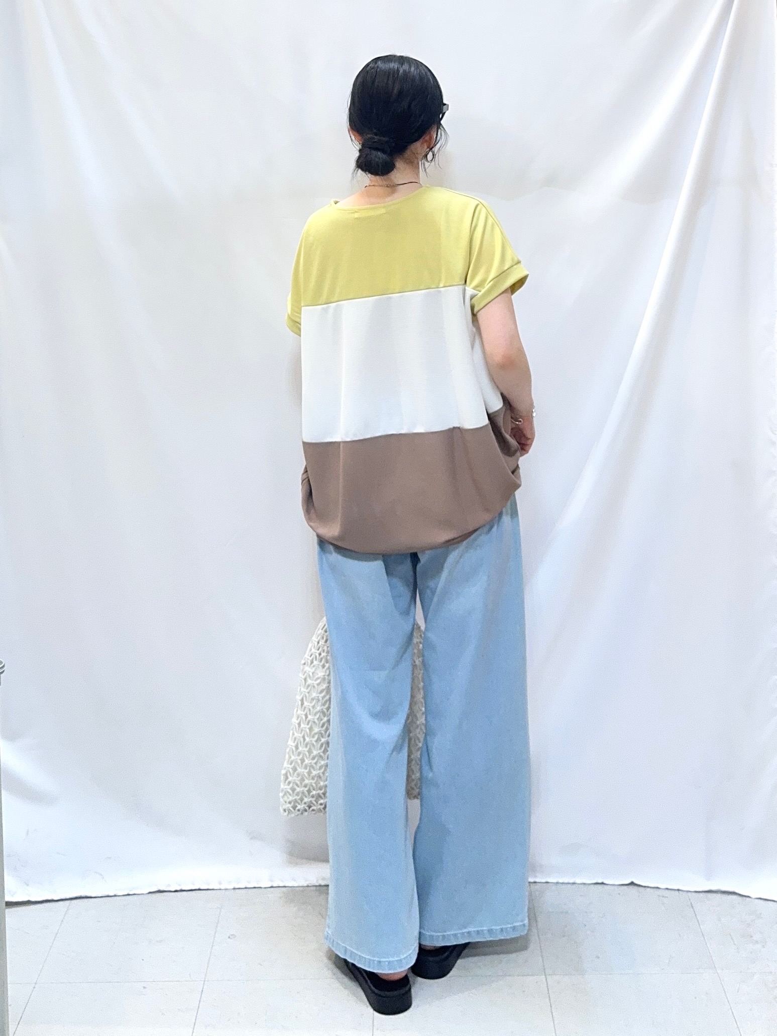 𝐇𝐢𝐫𝐨𝐦𝐢さんの「SHOO･LA･RUE｜【S-LL/洗濯機可/体型カバー】1枚で主役になる 3段切替 ドルマンＴシャツ」を使ったコーディネート