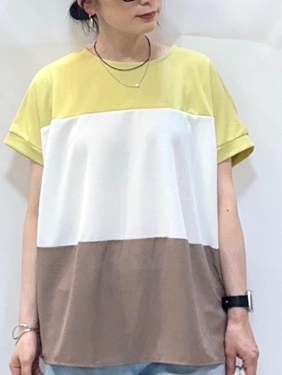 𝐇𝐢𝐫𝐨𝐦𝐢さんの「SHOO･LA･RUE｜【S-LL/洗濯機可/体型カバー】1枚で主役になる 3段切替 ドルマンＴシャツ」を使ったコーディネート