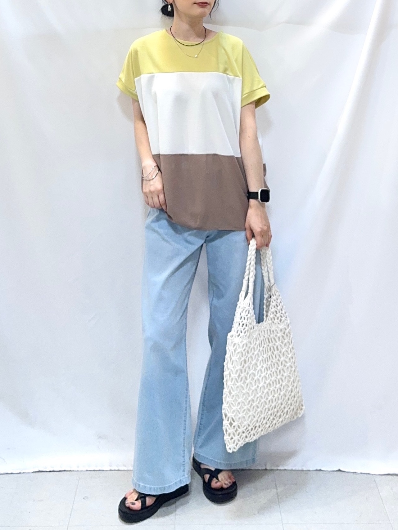 𝐇𝐢𝐫𝐨𝐦𝐢さんの「SHOO･LA･RUE｜【S-LL/洗濯機可/体型カバー】1枚で主役になる 3段切替 ドルマンＴシャツ」を使ったコーディネート
