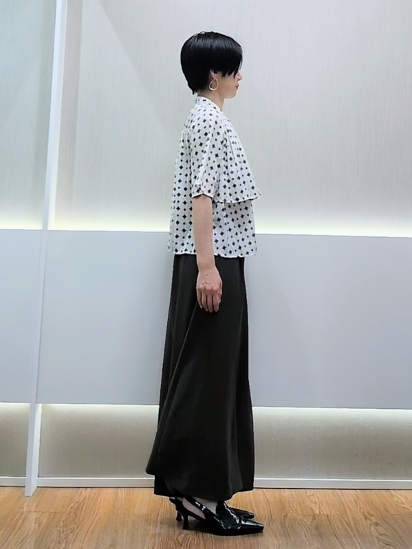 ミズタさんの「UNTITLED｜【洗える/きれいめ柄】コモンプリントブラウス」を使ったコーディネート