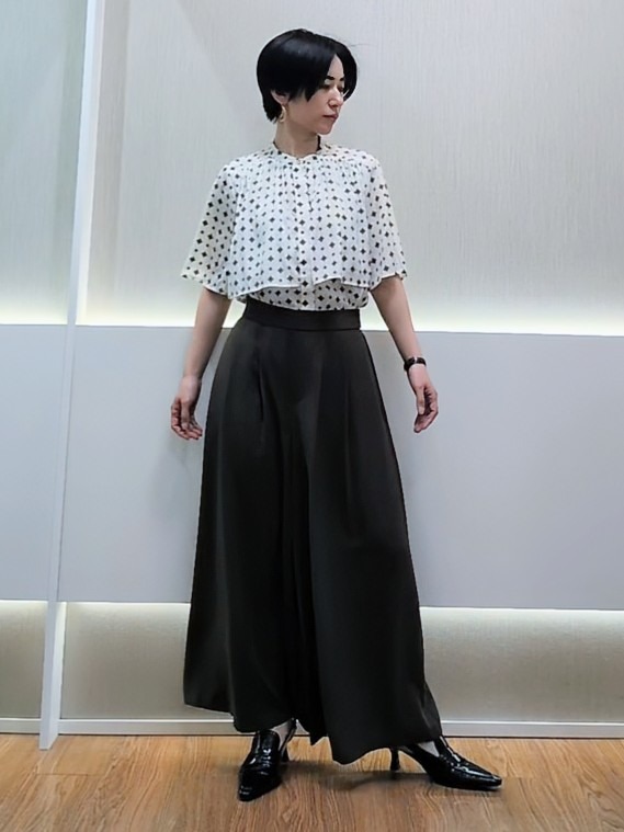 ミズタさんの「UNTITLED｜【洗える/きれいめ柄】コモンプリントブラウス」を使ったコーディネート