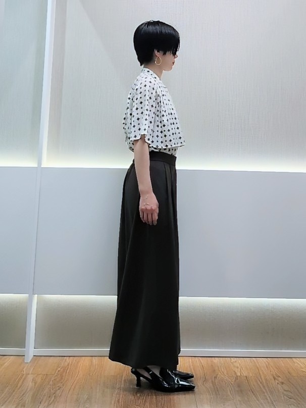 ミズタさんの「UNTITLED｜【洗える/きれいめ柄】コモンプリントブラウス」を使ったコーディネート