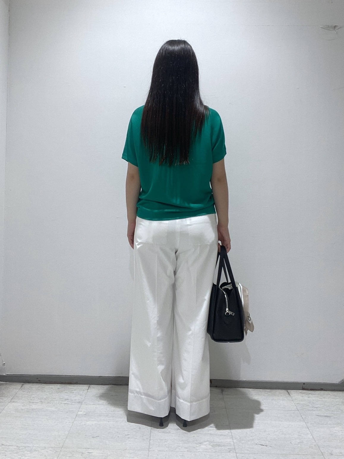 meiさんの「INDIVI｜【撥水／UVケア／SETUP可能】軽量ベルト付ワイドストレートパンツ」を使ったコーディネート