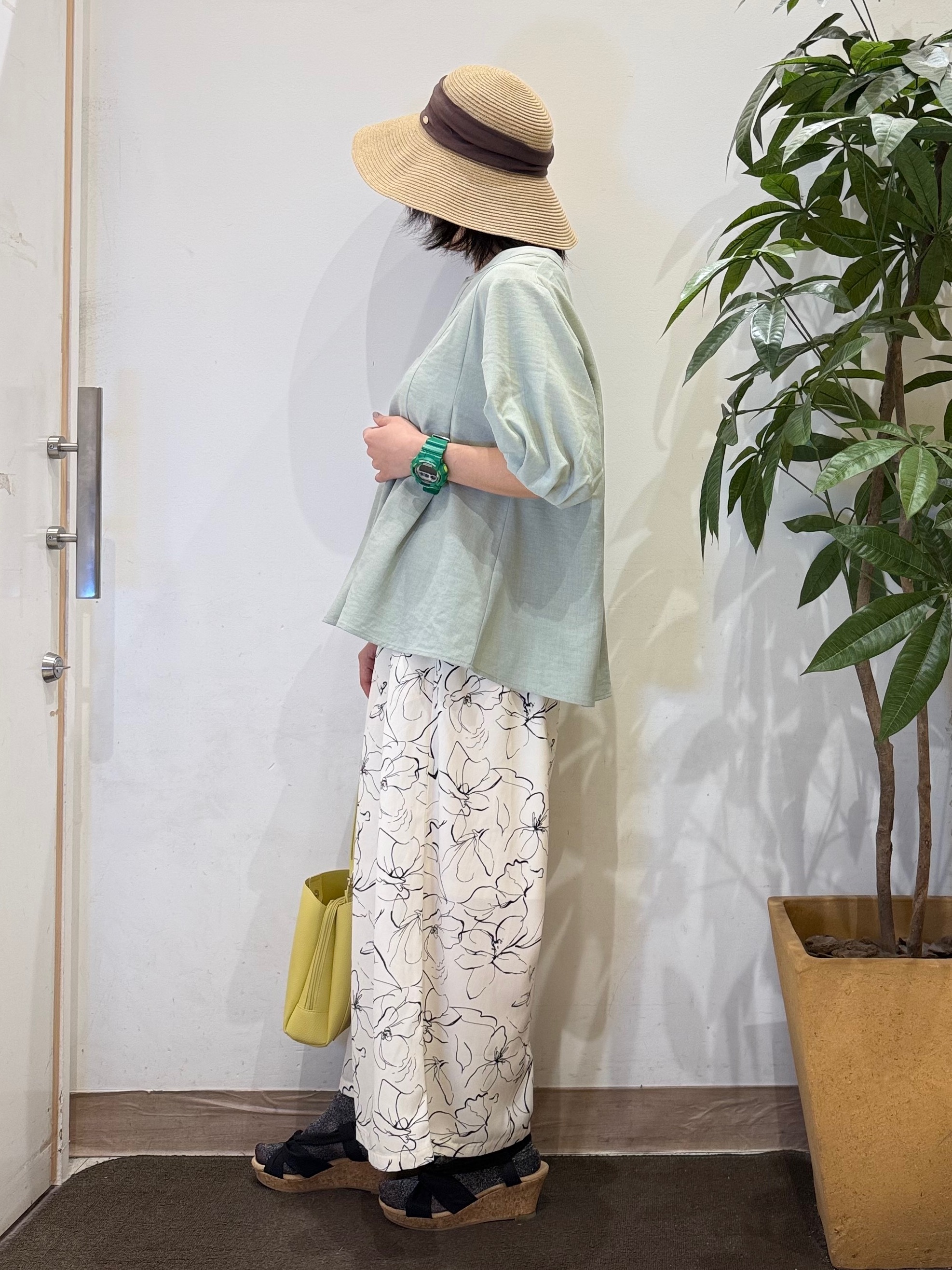 misakiさんの「SHOO･LA･RUE｜【高レビュー/洗濯後しわになりにくい/インせず着られる】自然に体型カバー 麻調ペプラムブラウス」を使ったコーディネート