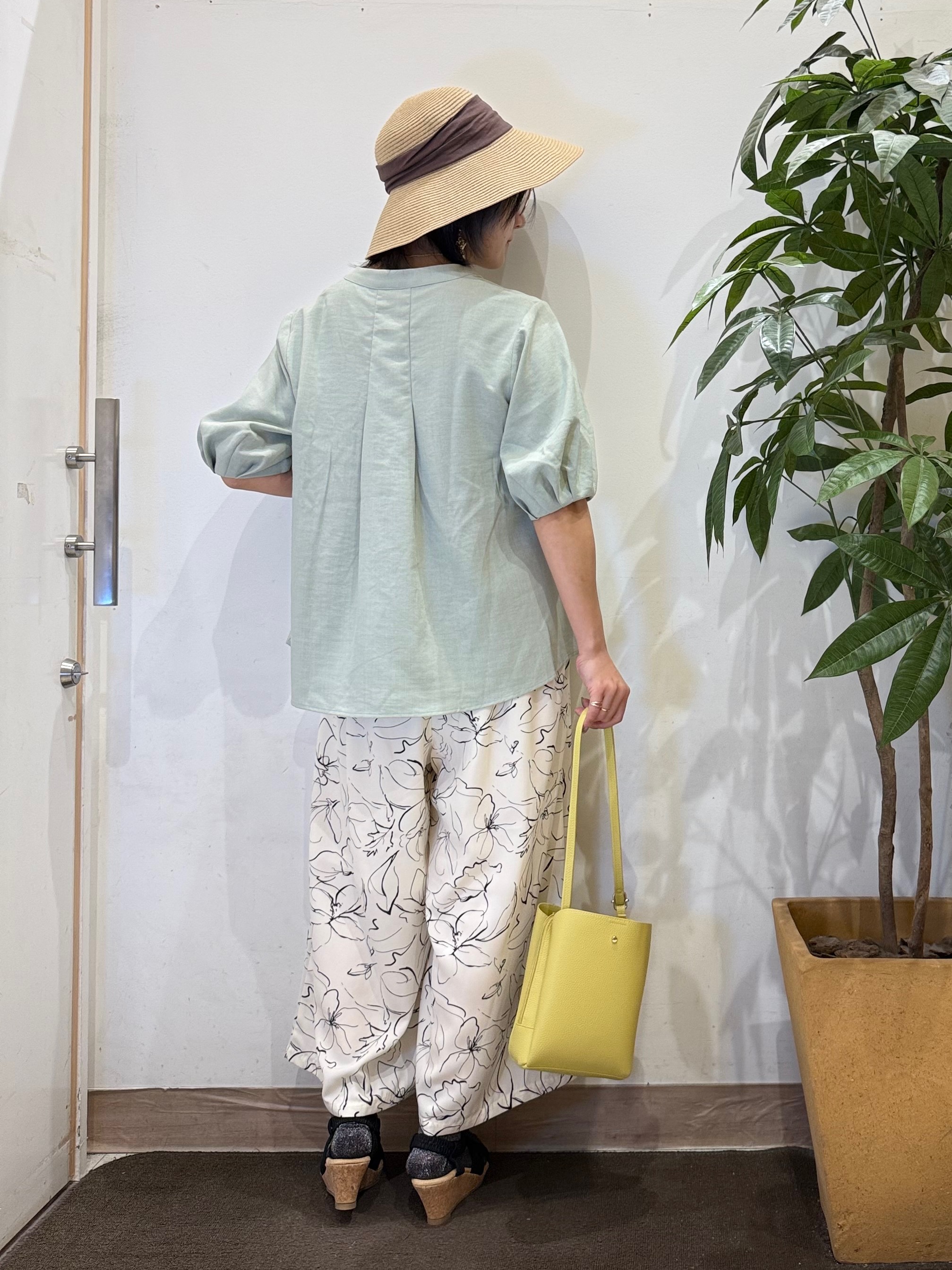 misakiさんの「SHOO･LA･RUE｜【高レビュー/洗濯後しわになりにくい/インせず着られる】自然に体型カバー 麻調ペプラムブラウス」を使ったコーディネート