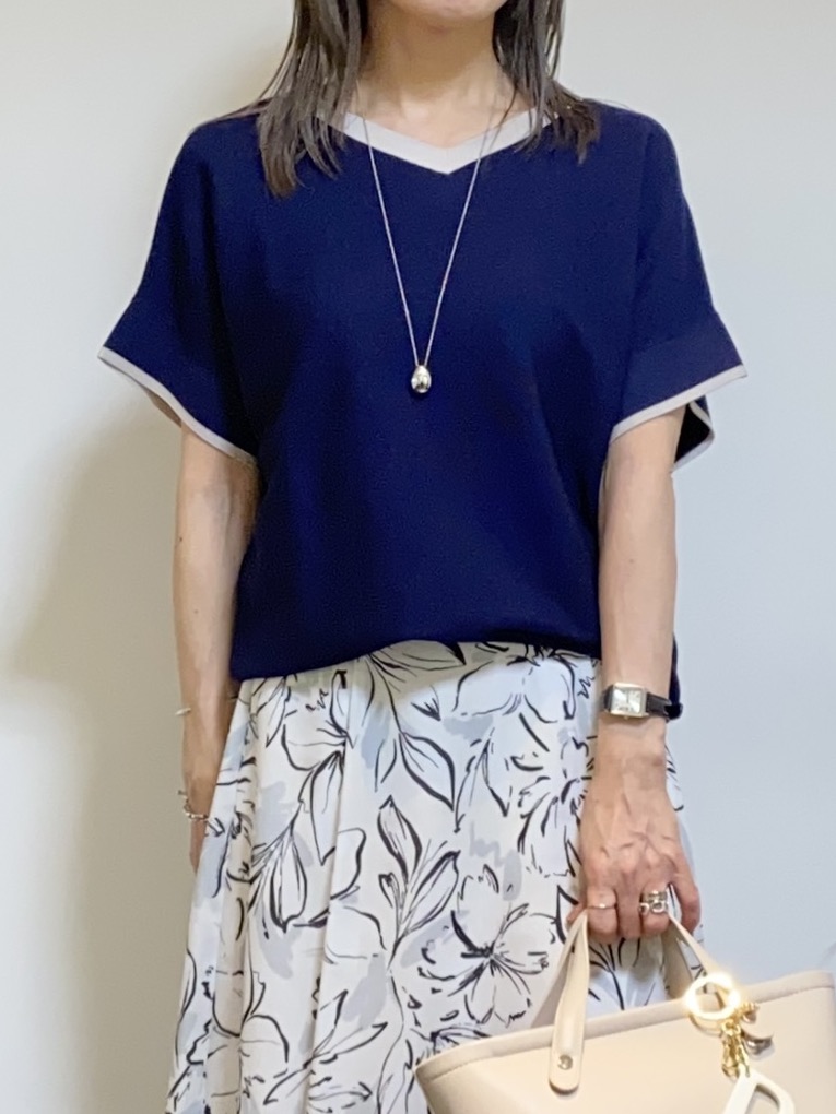 tomoさんの「UNTITLED｜【11色展開/体型カバー】前後2WAYフレンチスリーブニット」を使ったコーディネート