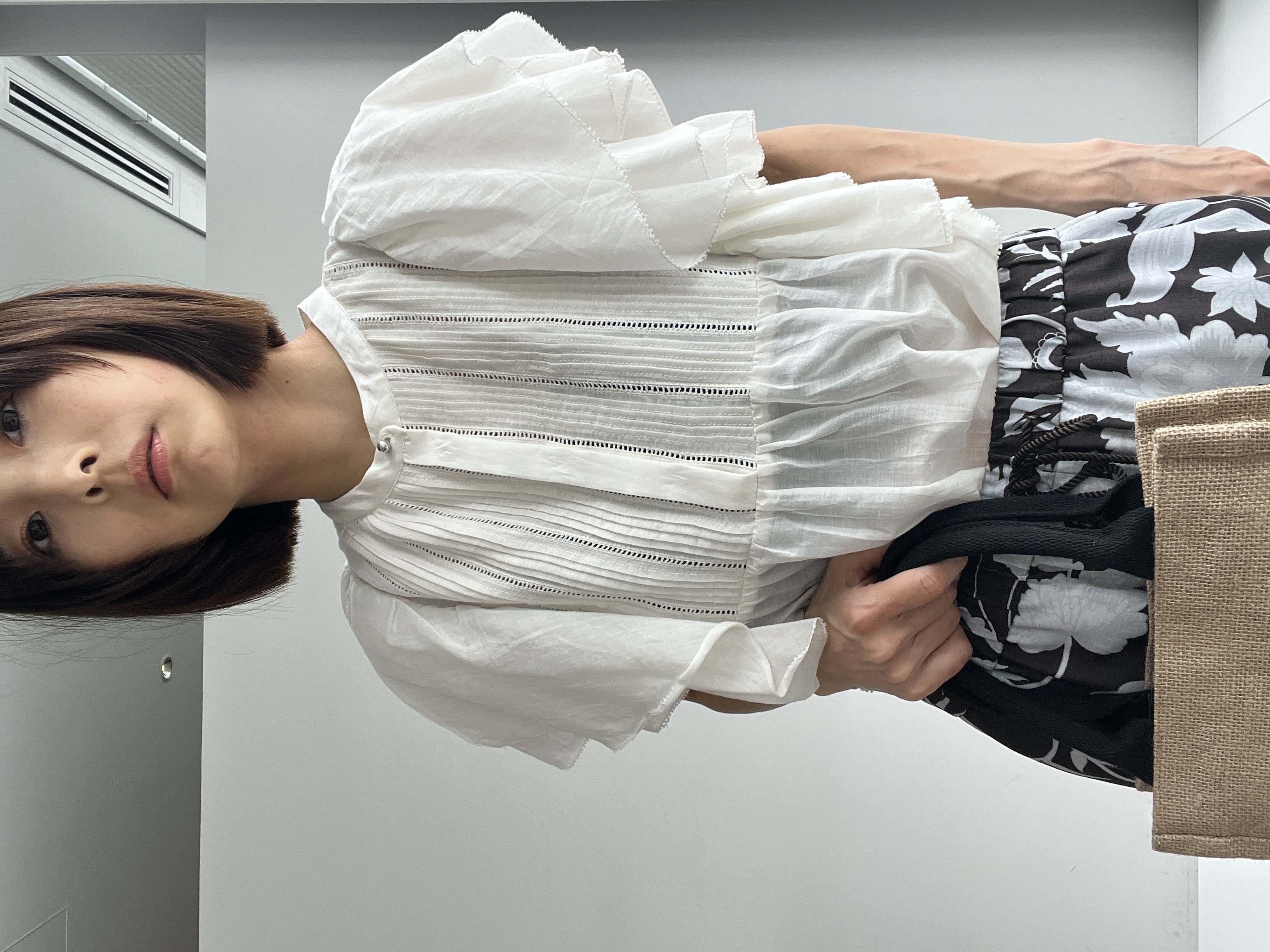 misaさんの「DRESSTERIOR｜コットンシルク ラッフルスリーブ ブラウス」を使ったコーディネート