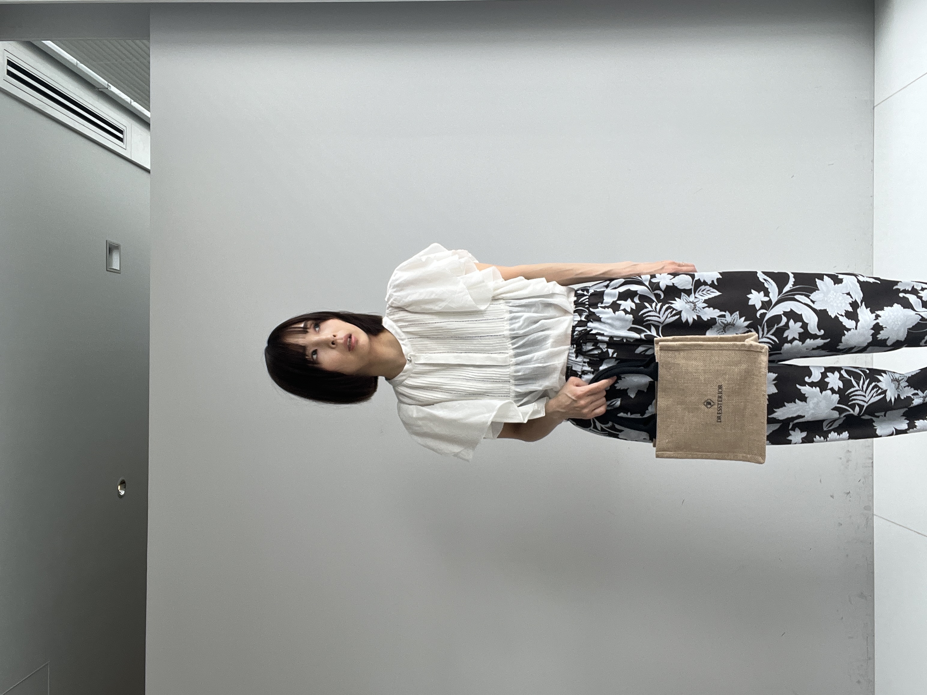 misaさんの「DRESSTERIOR｜コットンシルク ラッフルスリーブ ブラウス」を使ったコーディネート