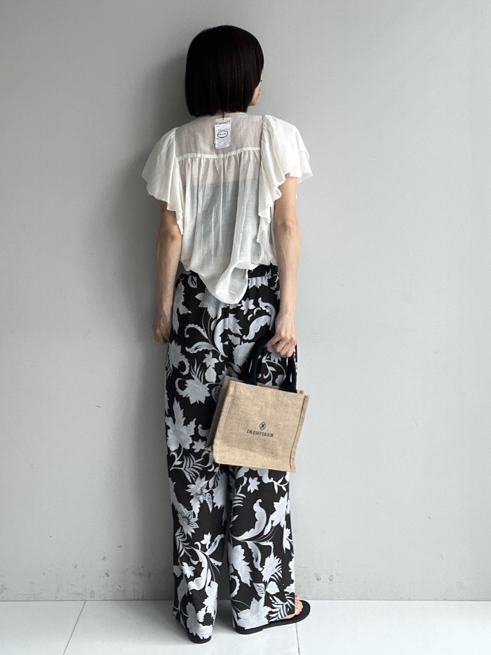 misaさんの「DRESSTERIOR｜コットンシルク ラッフルスリーブ ブラウス」を使ったコーディネート
