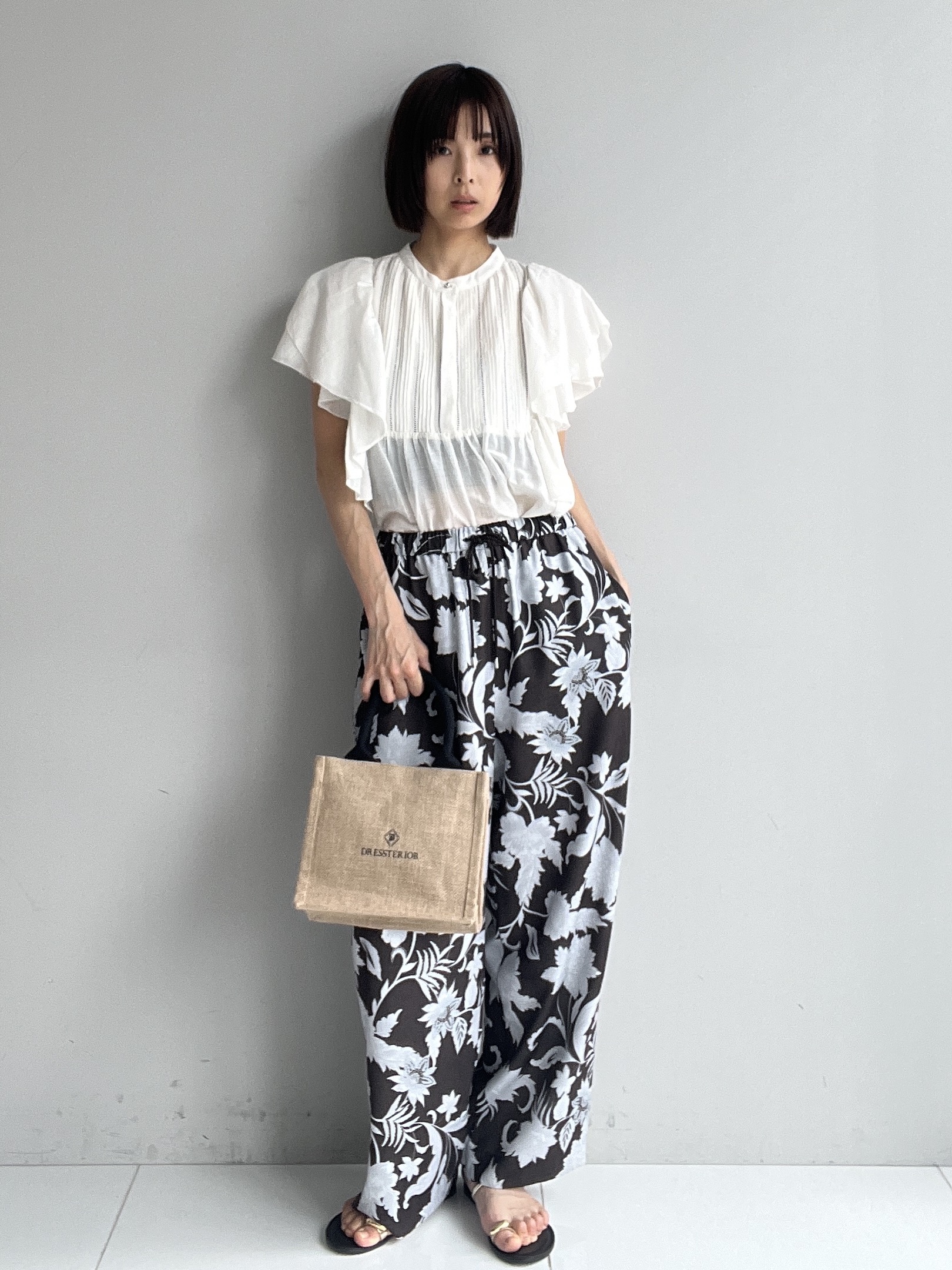 misaさんの「DRESSTERIOR｜コットンシルク ラッフルスリーブ ブラウス」を使ったコーディネート