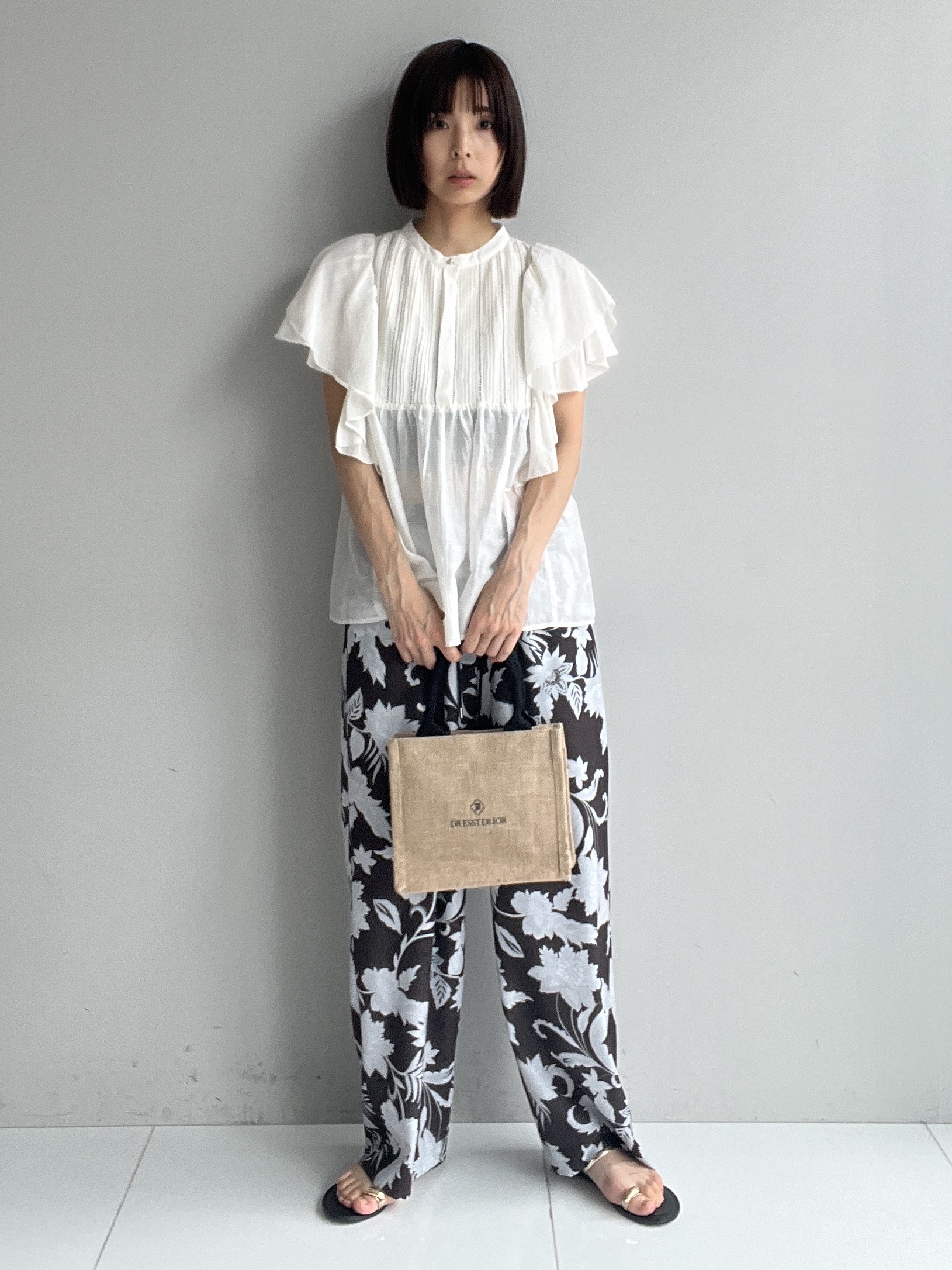 misaさんの「DRESSTERIOR｜コットンシルク ラッフルスリーブ ブラウス」を使ったコーディネート