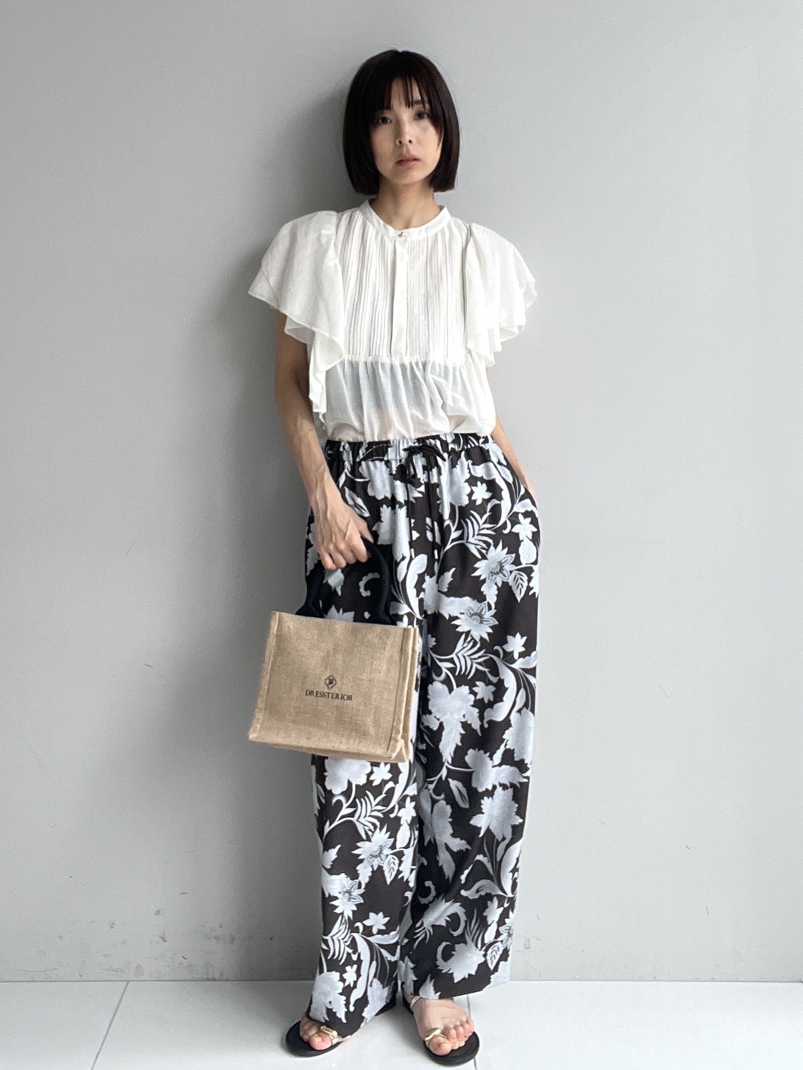 misaさんの「DRESSTERIOR｜コットンシルク ラッフルスリーブ ブラウス」を使ったコーディネート