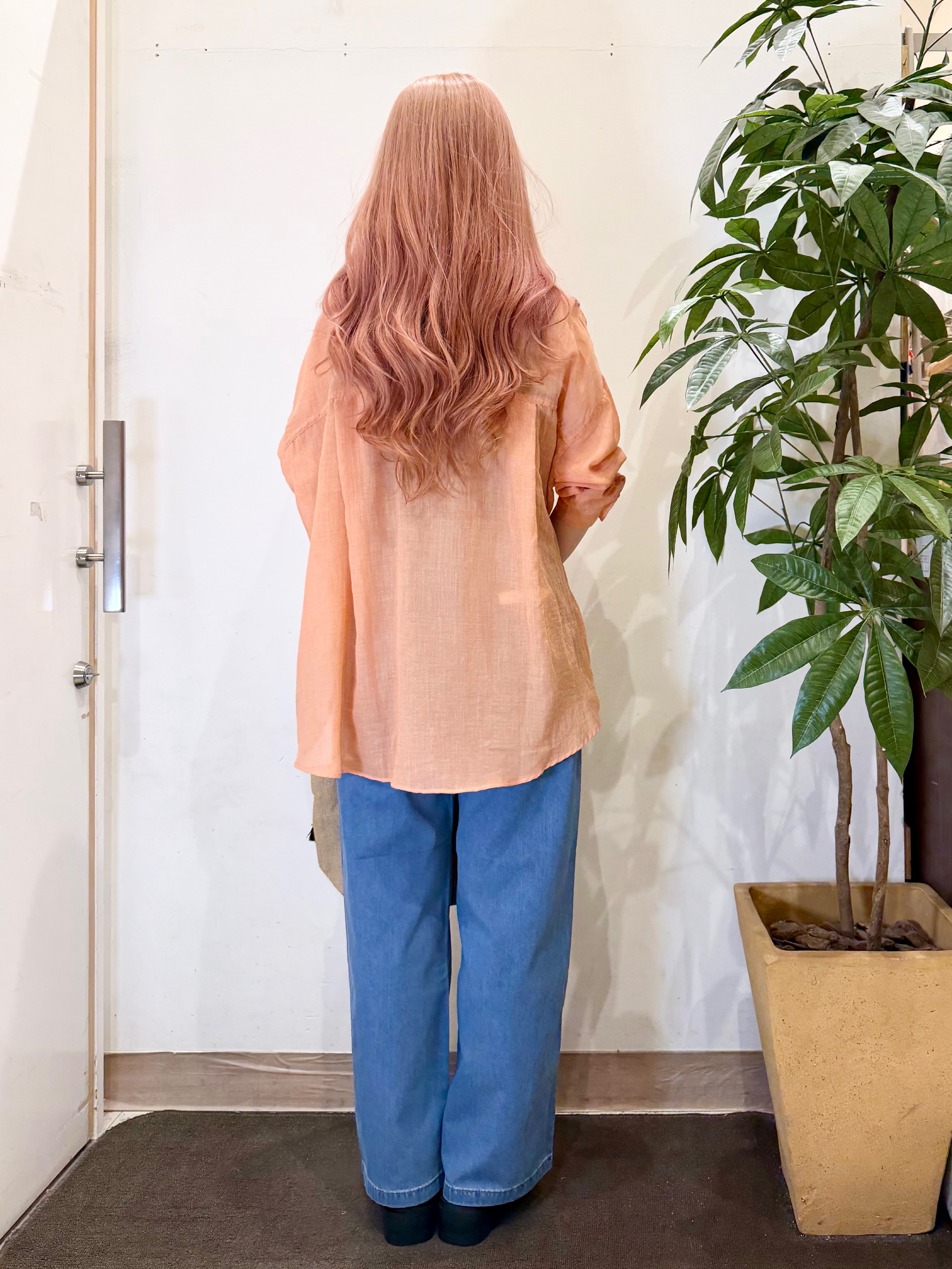 AYUMIさんの「SHOO･LA･RUE｜【体型カバー】ふんわり質感 やわらかこなれシアーシャツ」を使ったコーディネート