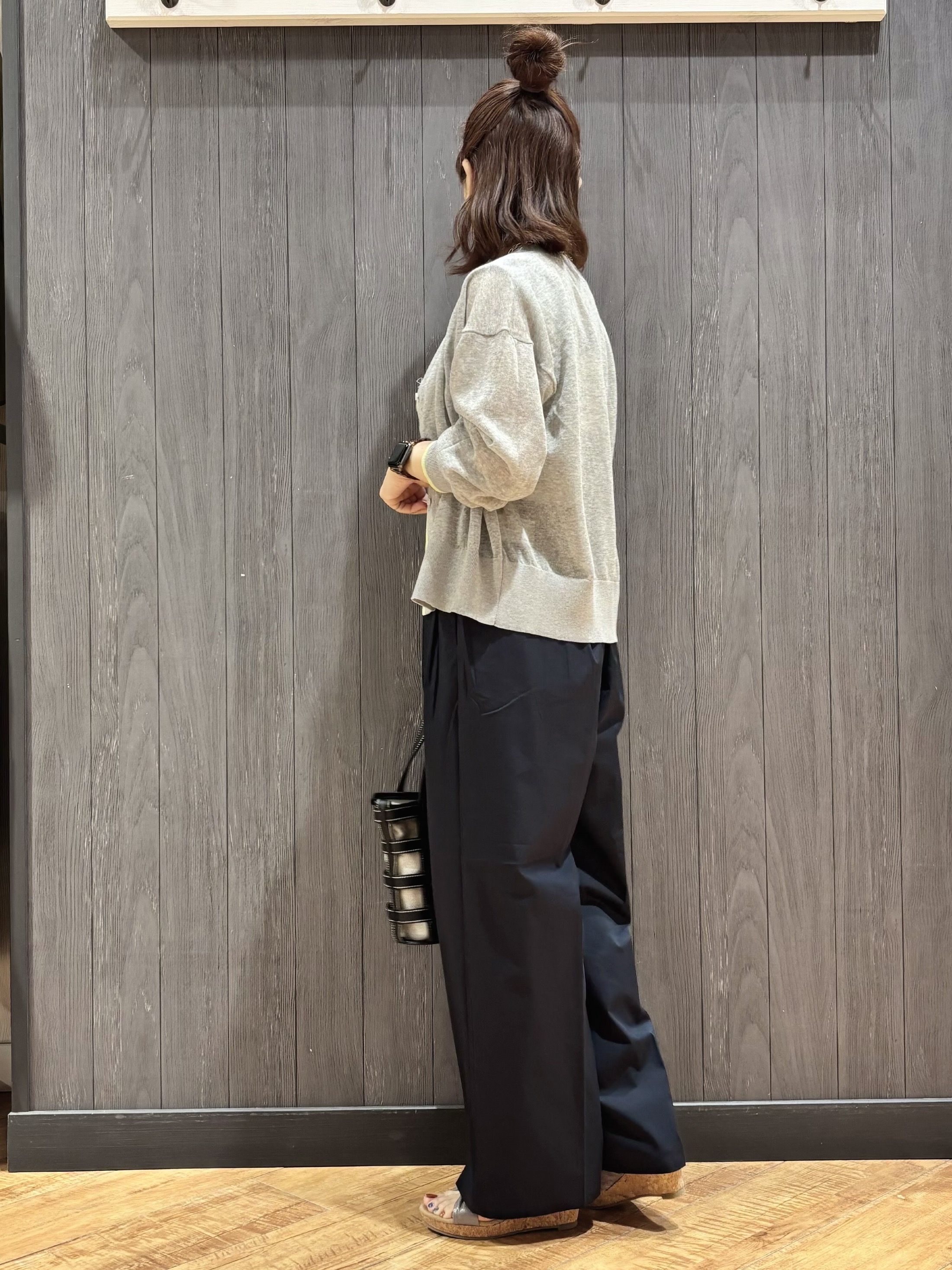 meiさんの「SHOO･LA･RUE｜【S-LL/洗濯機可】1枚でこなれ見え 配色シアーカーディガン」を使ったコーディネート