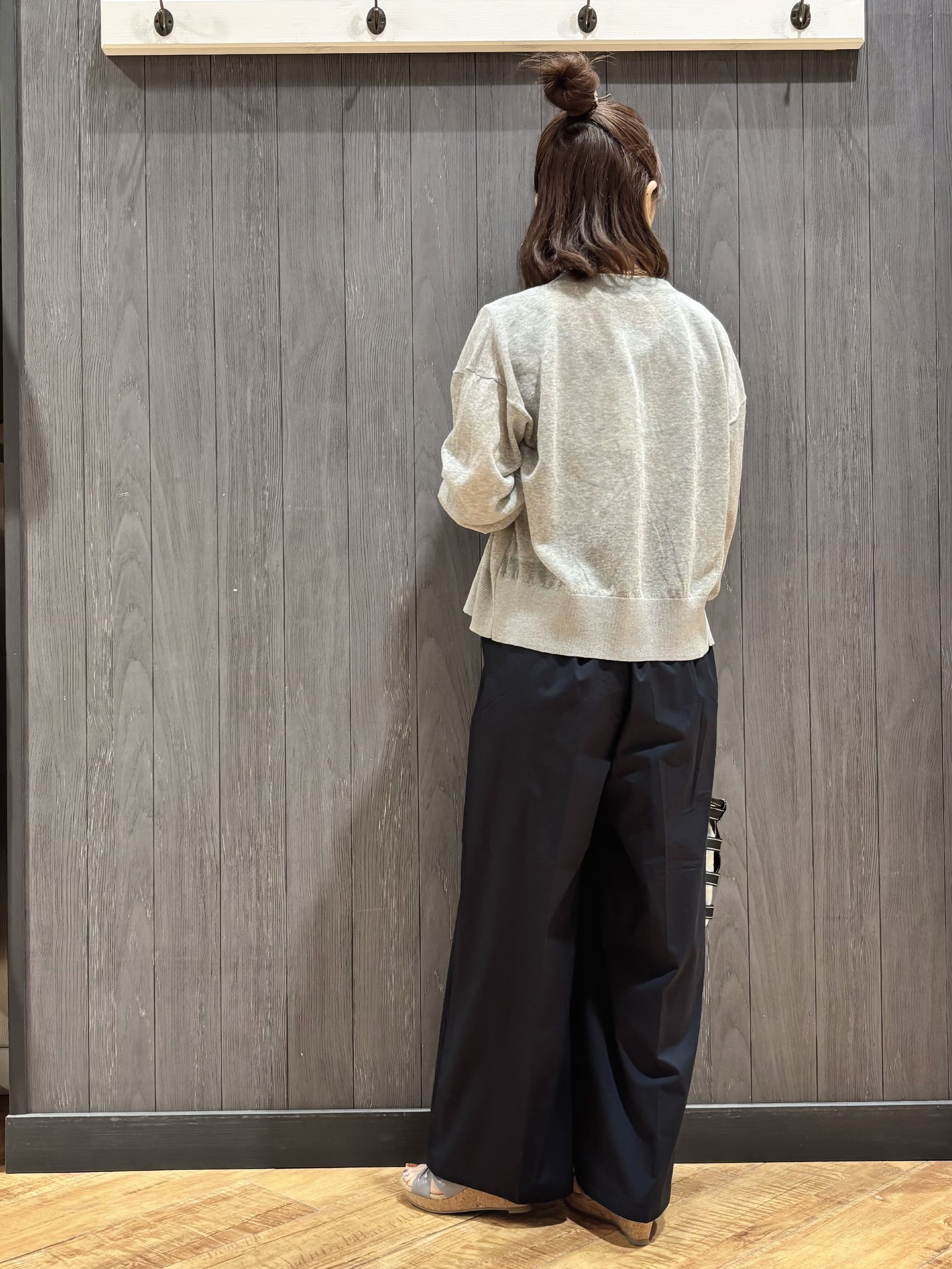 meiさんの「SHOO･LA･RUE｜【S-LL/洗濯機可】1枚でこなれ見え 配色シアーカーディガン」を使ったコーディネート