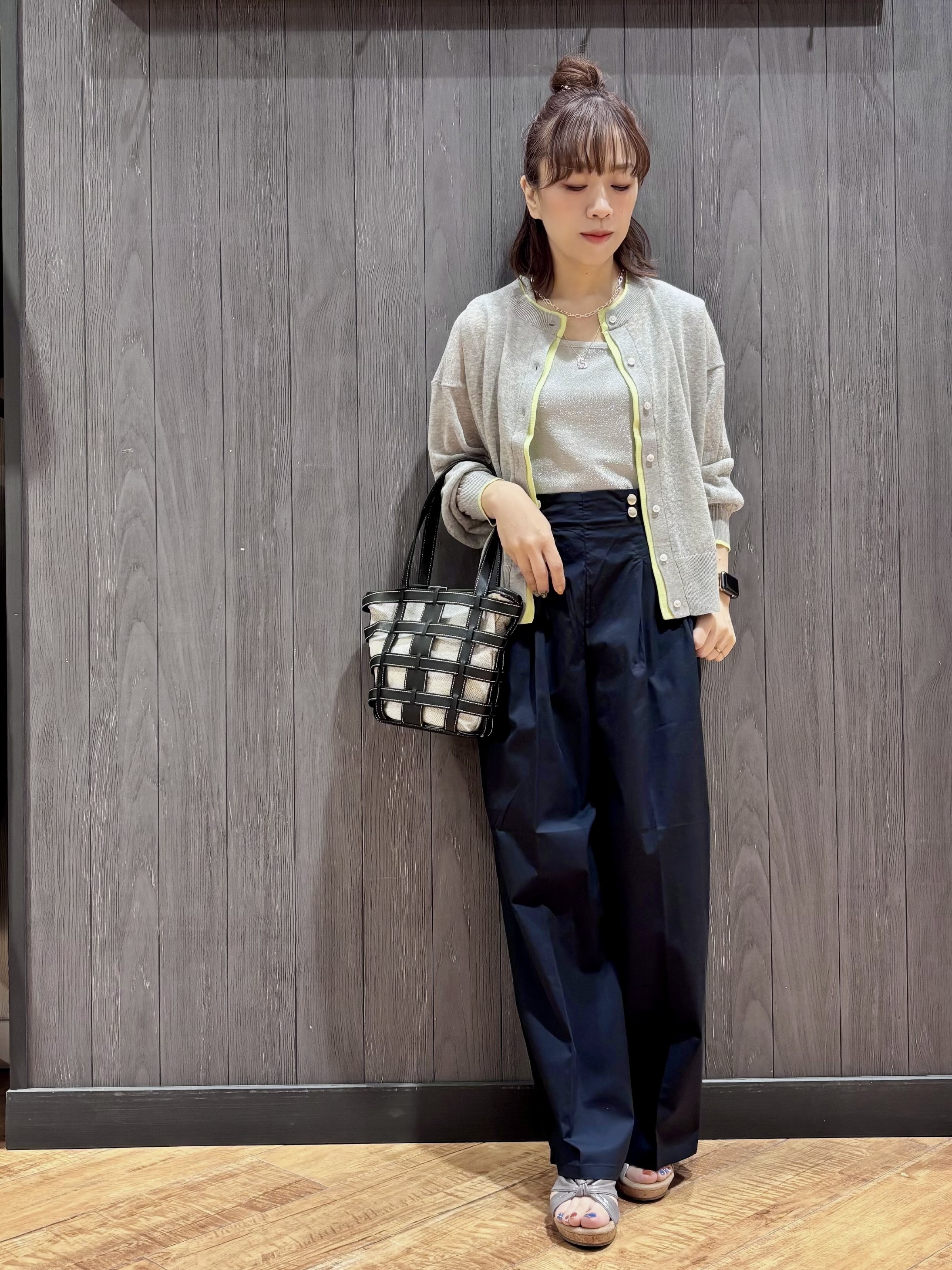 meiさんの「SHOO･LA･RUE｜【S-LL/洗濯機可】1枚でこなれ見え 配色シアーカーディガン」を使ったコーディネート