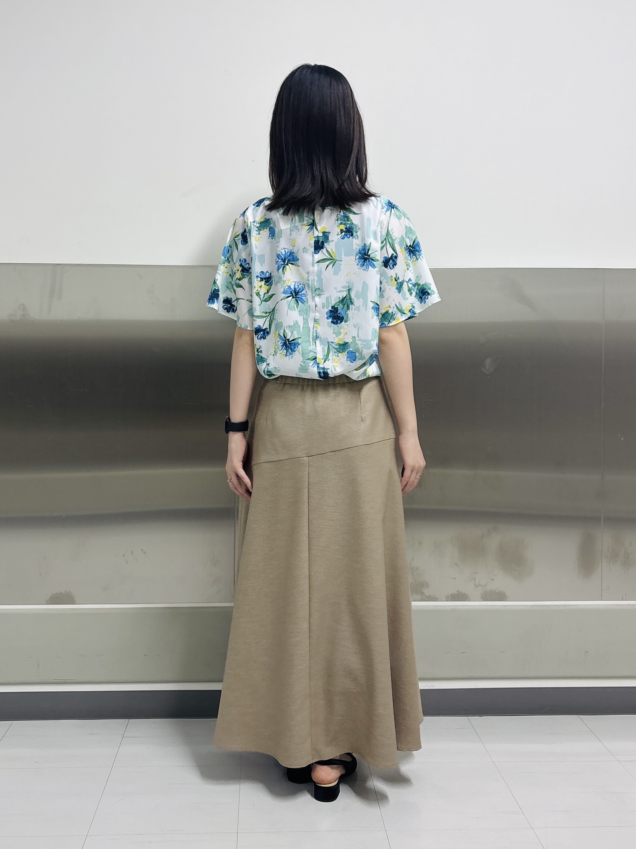 Yoshimiさんの「INDIVI｜【洗える／UVケア／すっきり見え】ナローフレアスカート」を使ったコーディネート