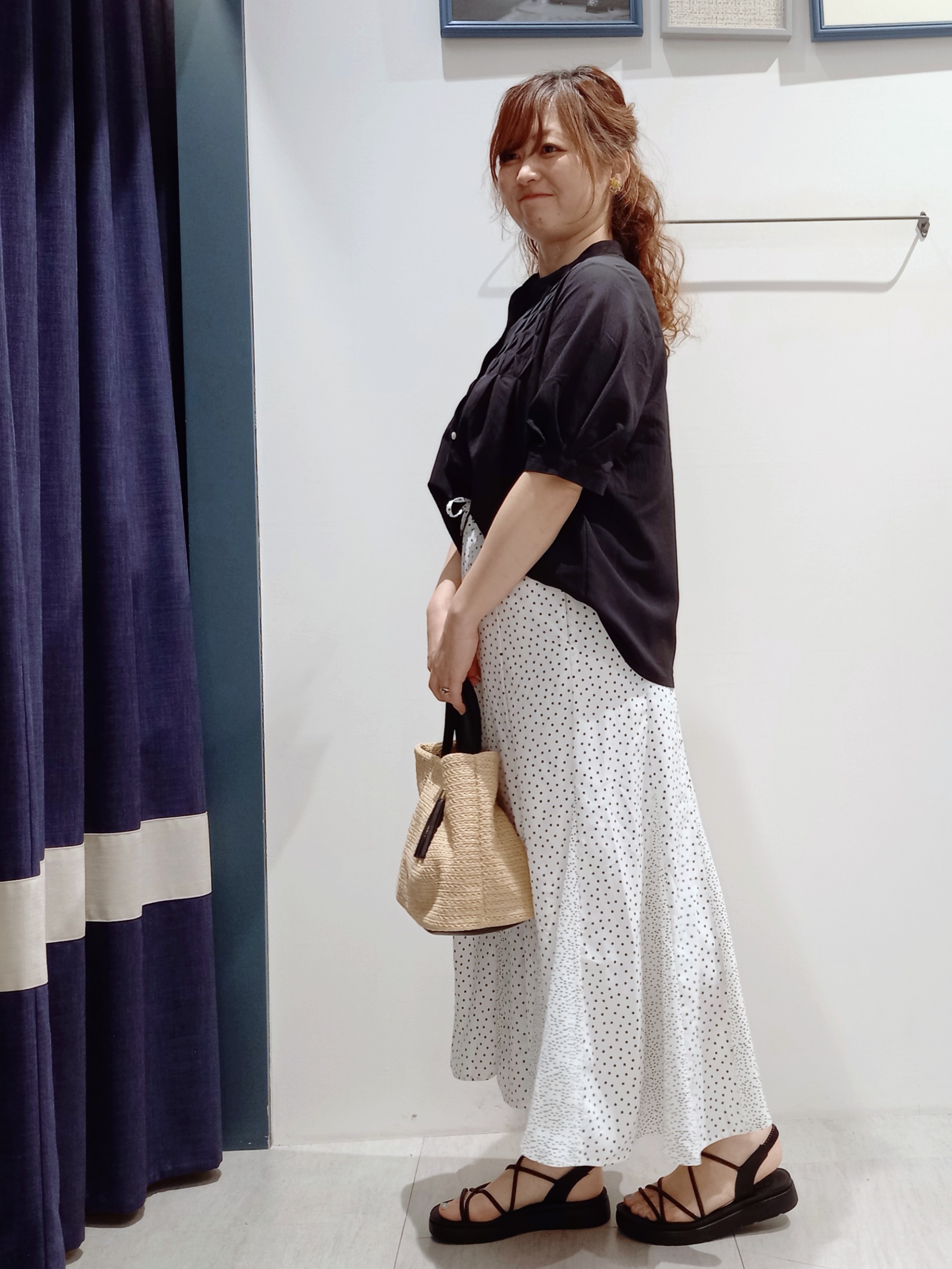 miiさんの「grove｜【貴島明日香さん着用/体型カバー】ON・OFF使えるスモッキングタックブラウス」を使ったコーディネート