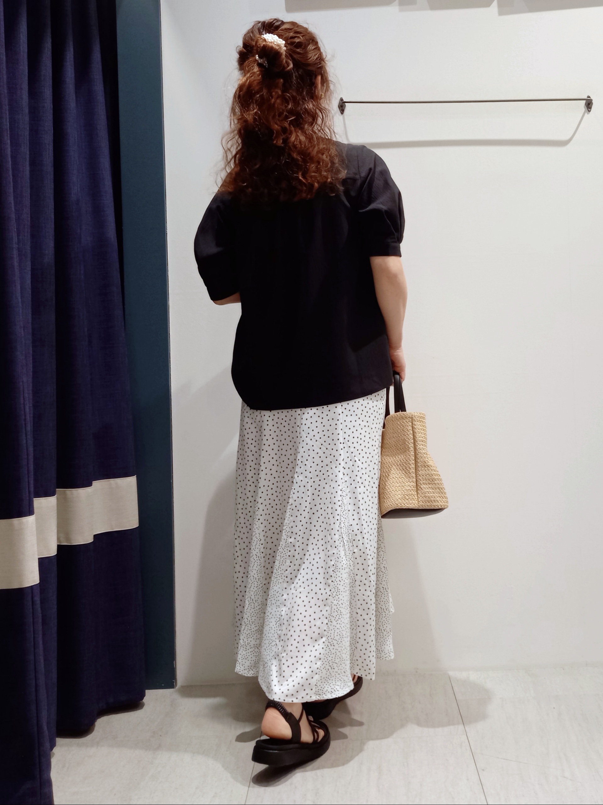 miiさんの「grove｜【貴島明日香さん着用/体型カバー】ON・OFF使えるスモッキングタックブラウス」を使ったコーディネート