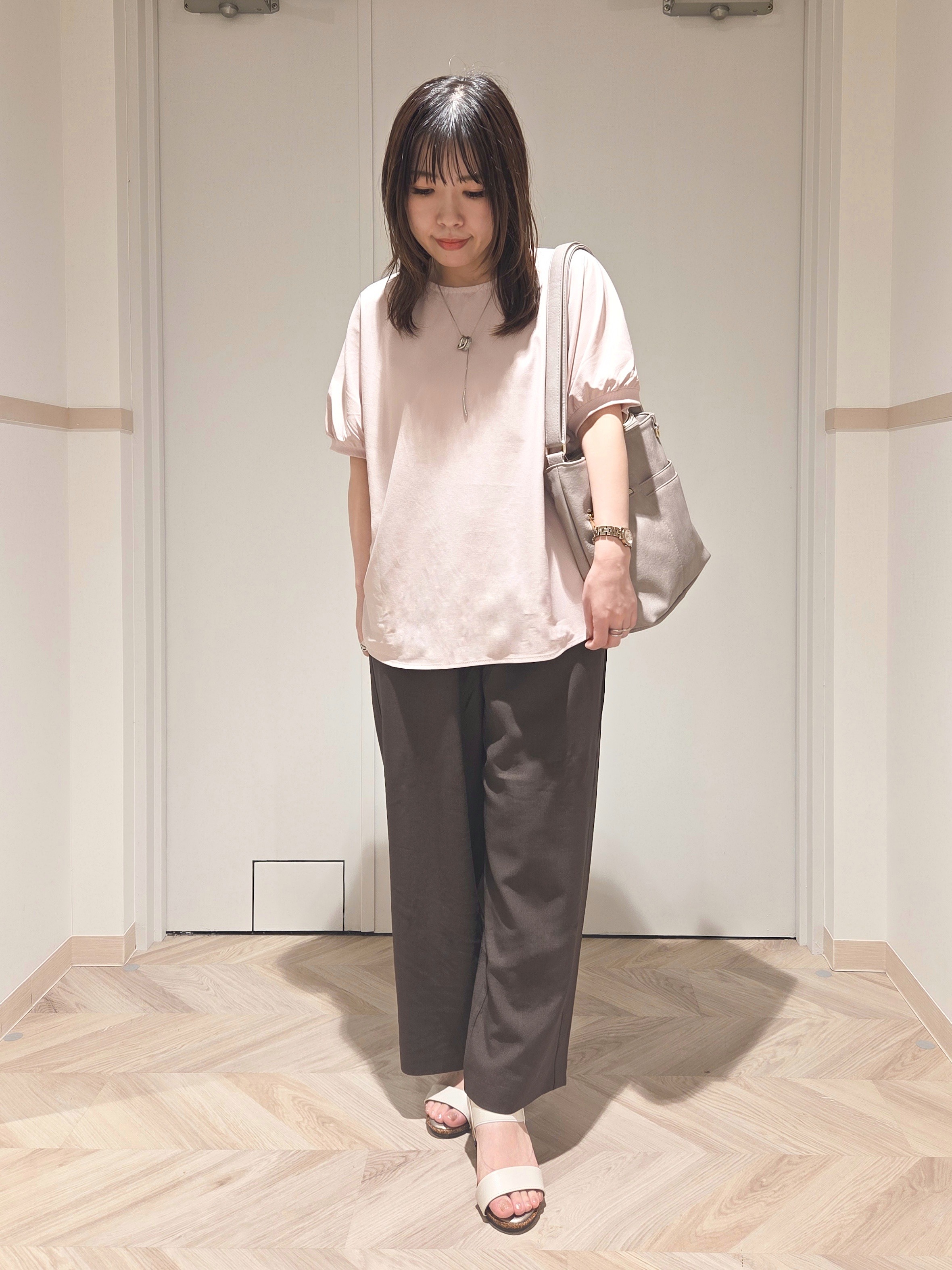 TSUCHIYAさんの「SHOO･LA･RUE｜【ひんやり/洗濯後しわになりにくい】インせず着られる さらっとタッチのドルマンブラウス」を使ったコーディネート