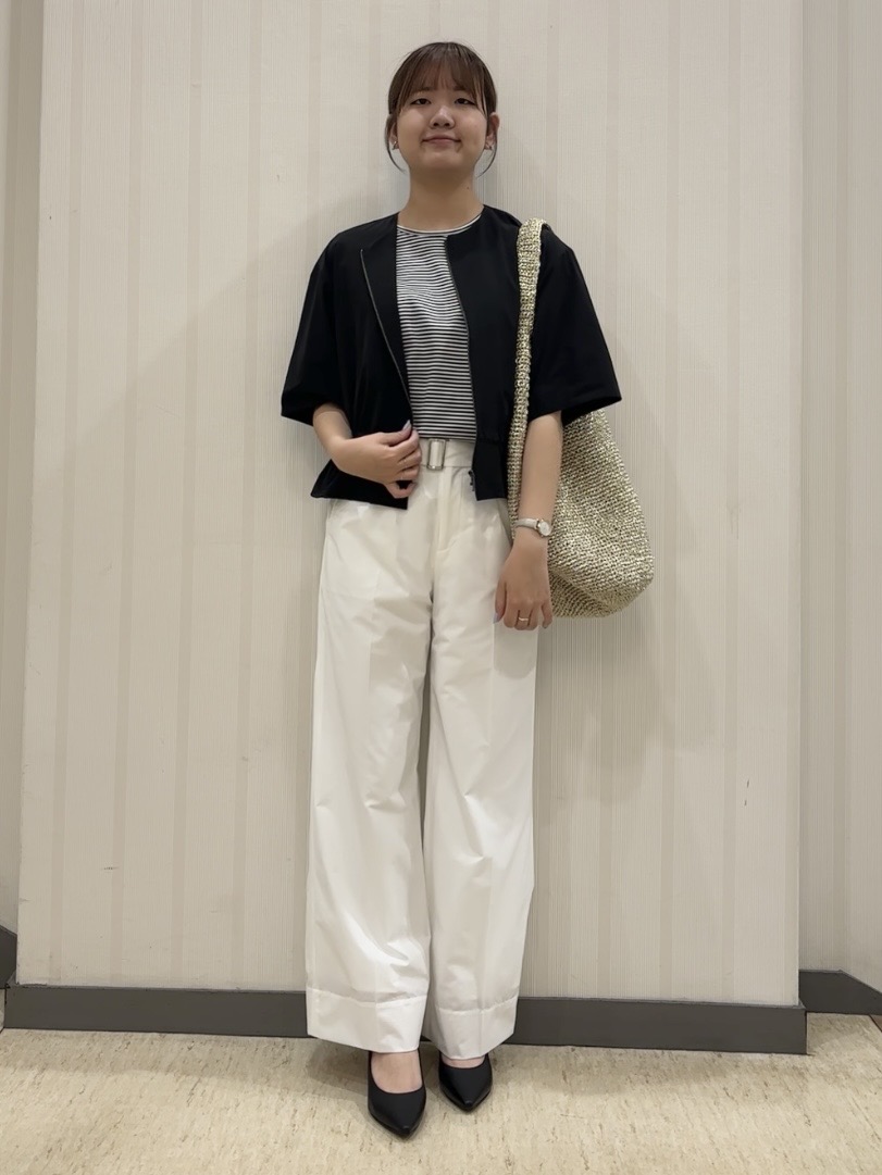 ちひさんの「INDIVI｜【撥水／UVケア／SETUP可能】軽量ベルト付ワイドストレートパンツ」を使ったコーディネート