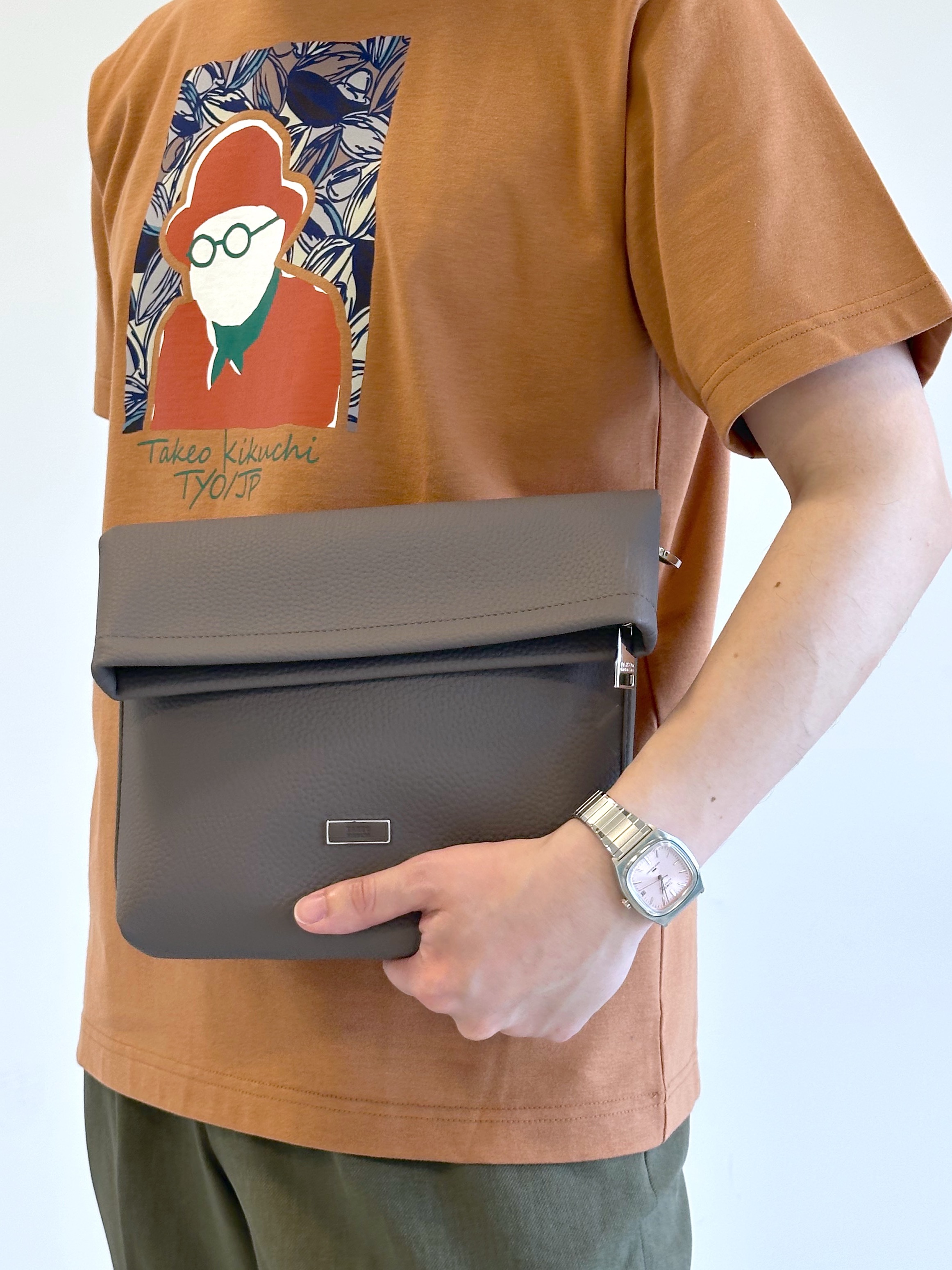 イッシーさんの「TAKEO KIKUCHI｜ポートレートアートＴシャツ」を使ったコーディネート