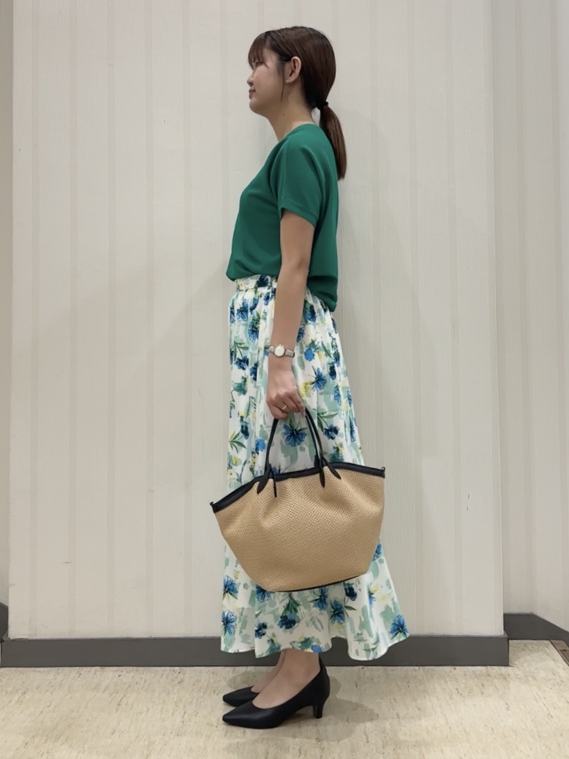ちひさんの「INDIVI｜【洗える／SETUP可能】アートフラワープリントスカート」を使ったコーディネート