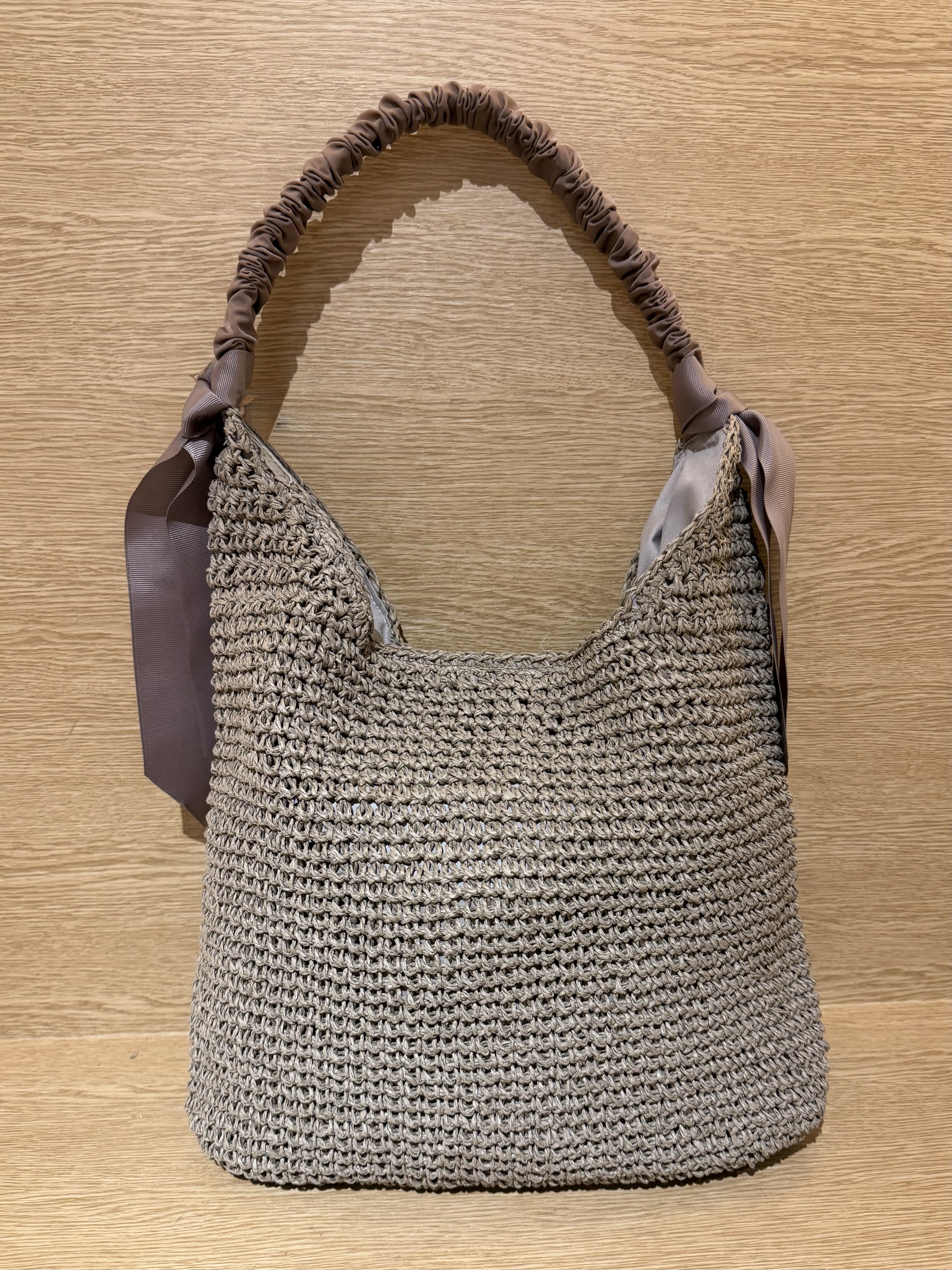 みーさんの「grove｜【貴島明日香さん着用/体型カバー】ON・OFF使えるスモッキングタックブラウス」を使ったコーディネート