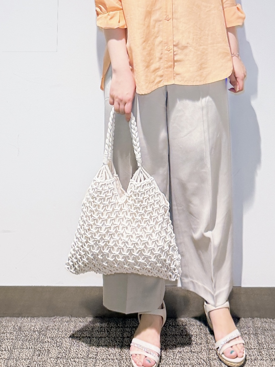 みーさんの「grove｜【洗濯機OK・ひんやり】朝晩の気温差に◎軽やかシアーシャツ」を使ったコーディネート