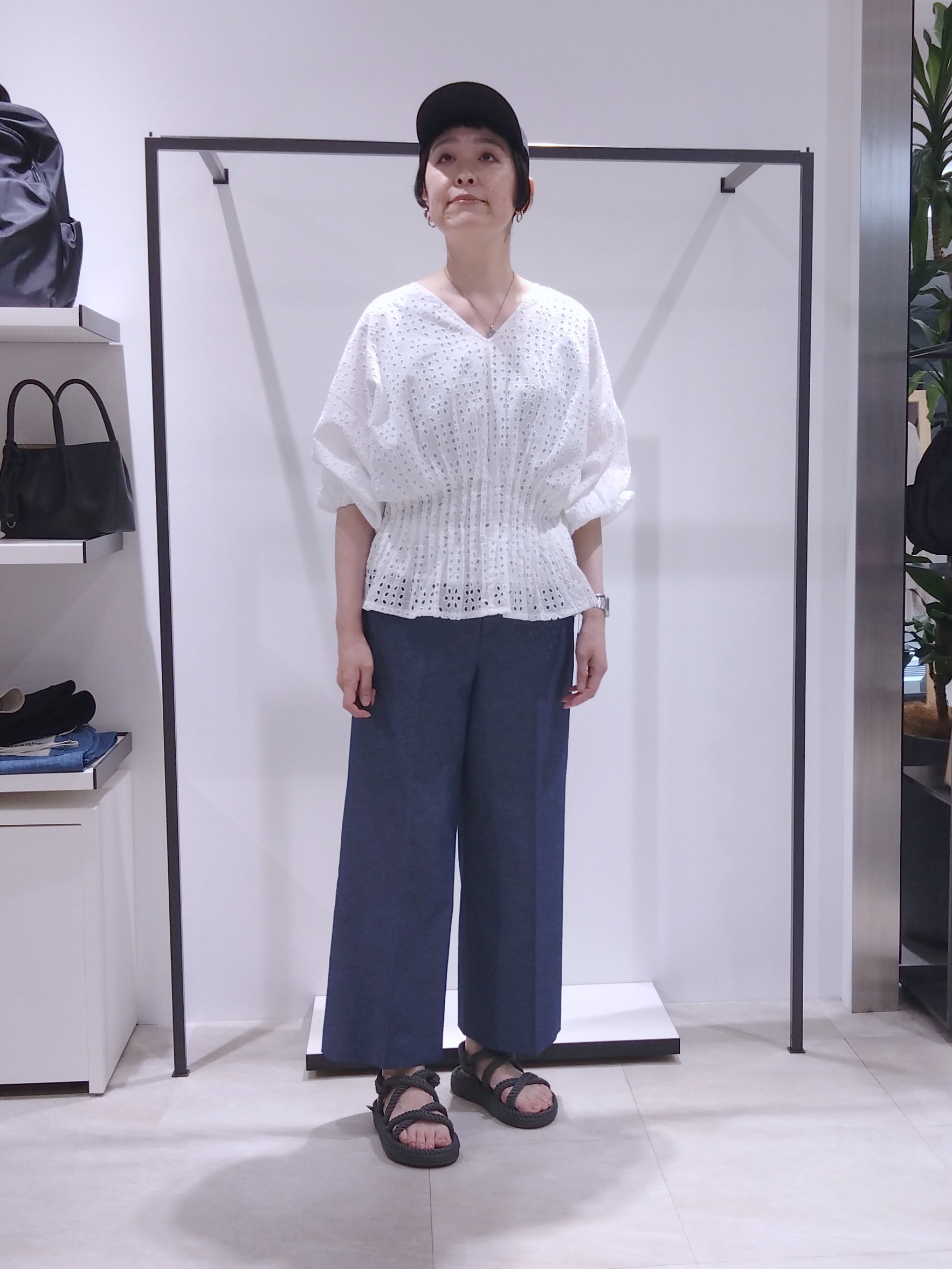 まちこさんの「UNTITLED｜【接触冷感/洗える/後ろウエストゴム】オックスワイドパンツ」を使ったコーディネート