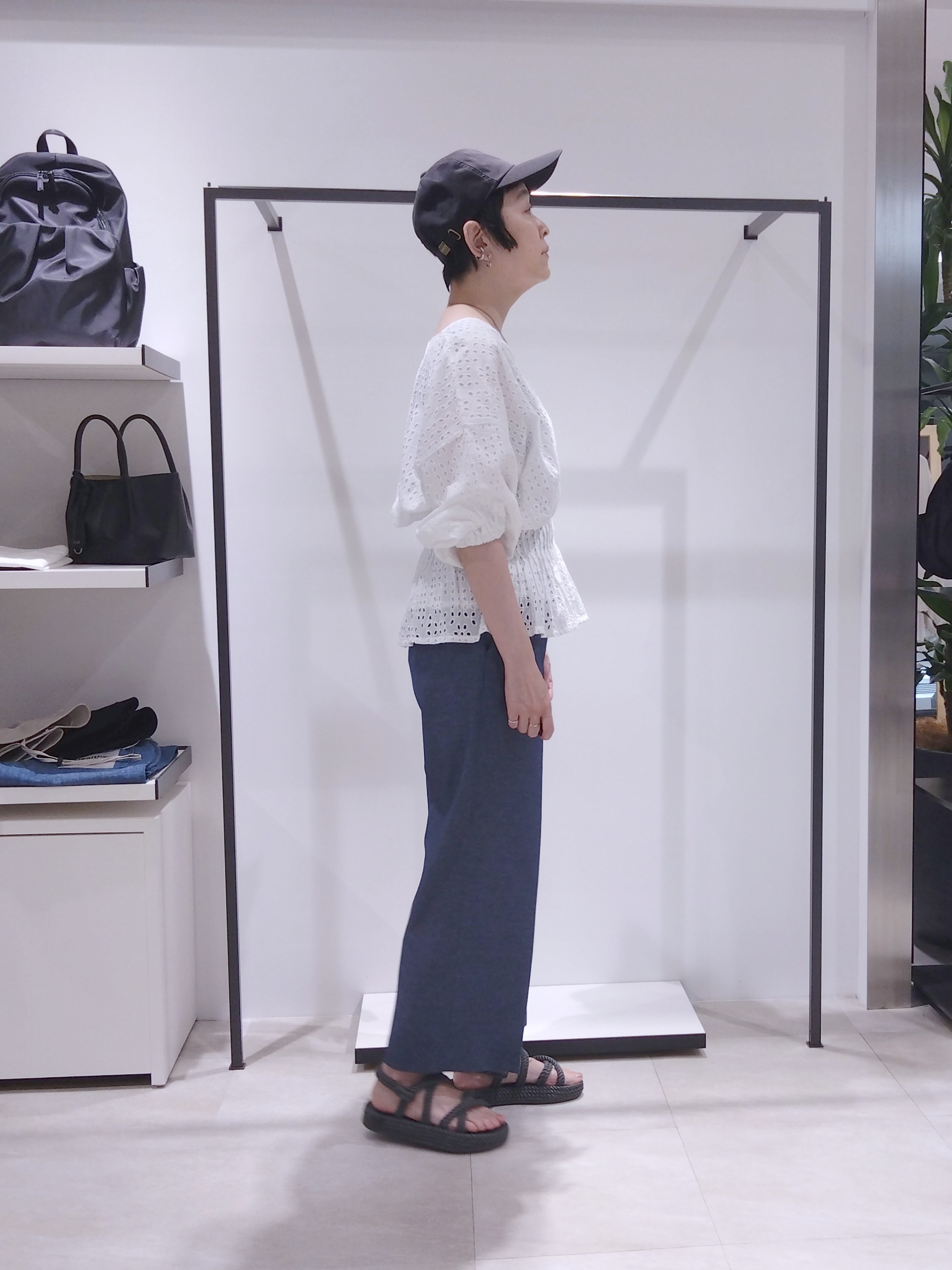 まちこさんの「UNTITLED｜【接触冷感/洗える/後ろウエストゴム】オックスワイドパンツ」を使ったコーディネート