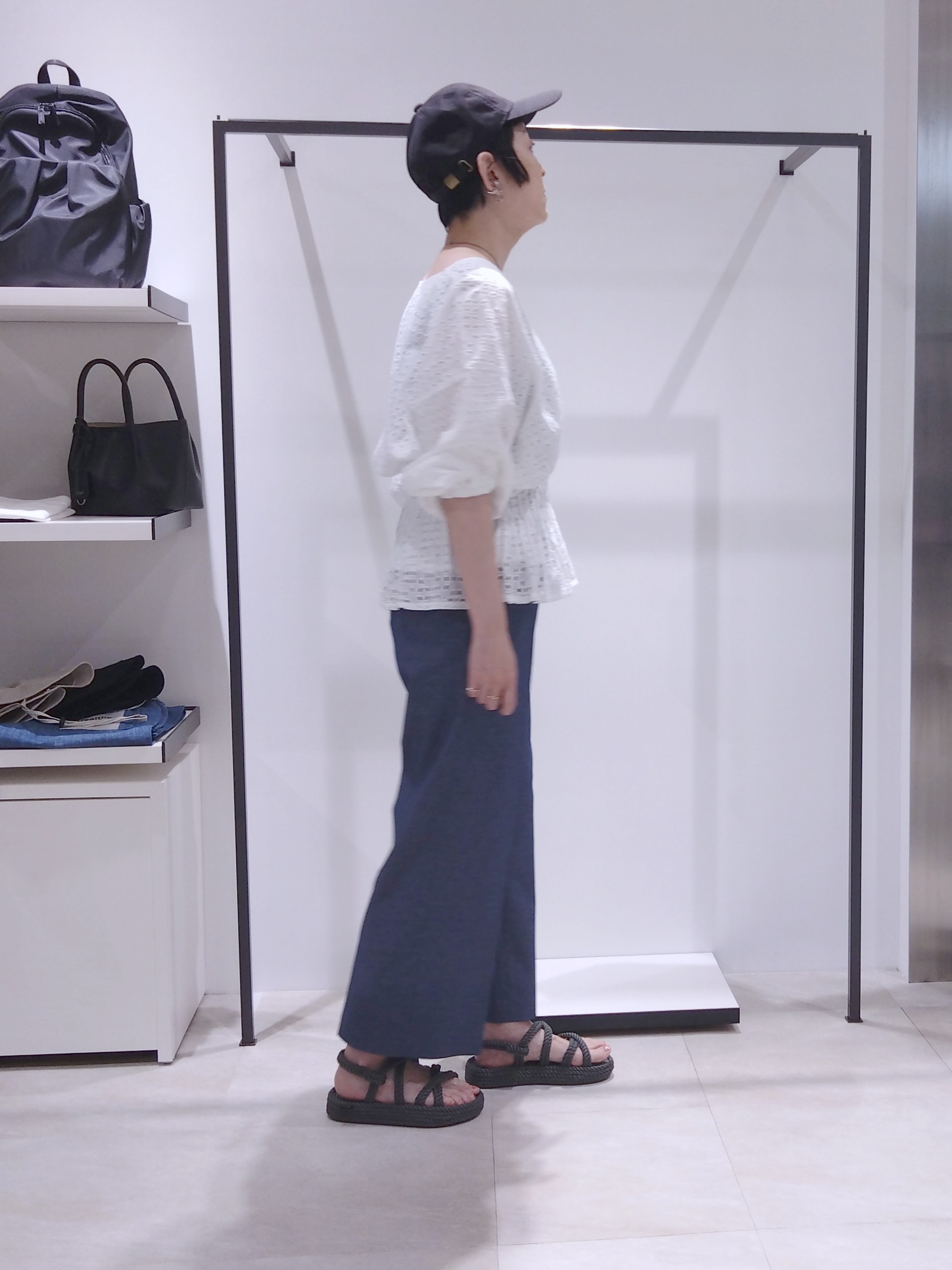 まちこさんの「UNTITLED｜【接触冷感/洗える/後ろウエストゴム】オックスワイドパンツ」を使ったコーディネート